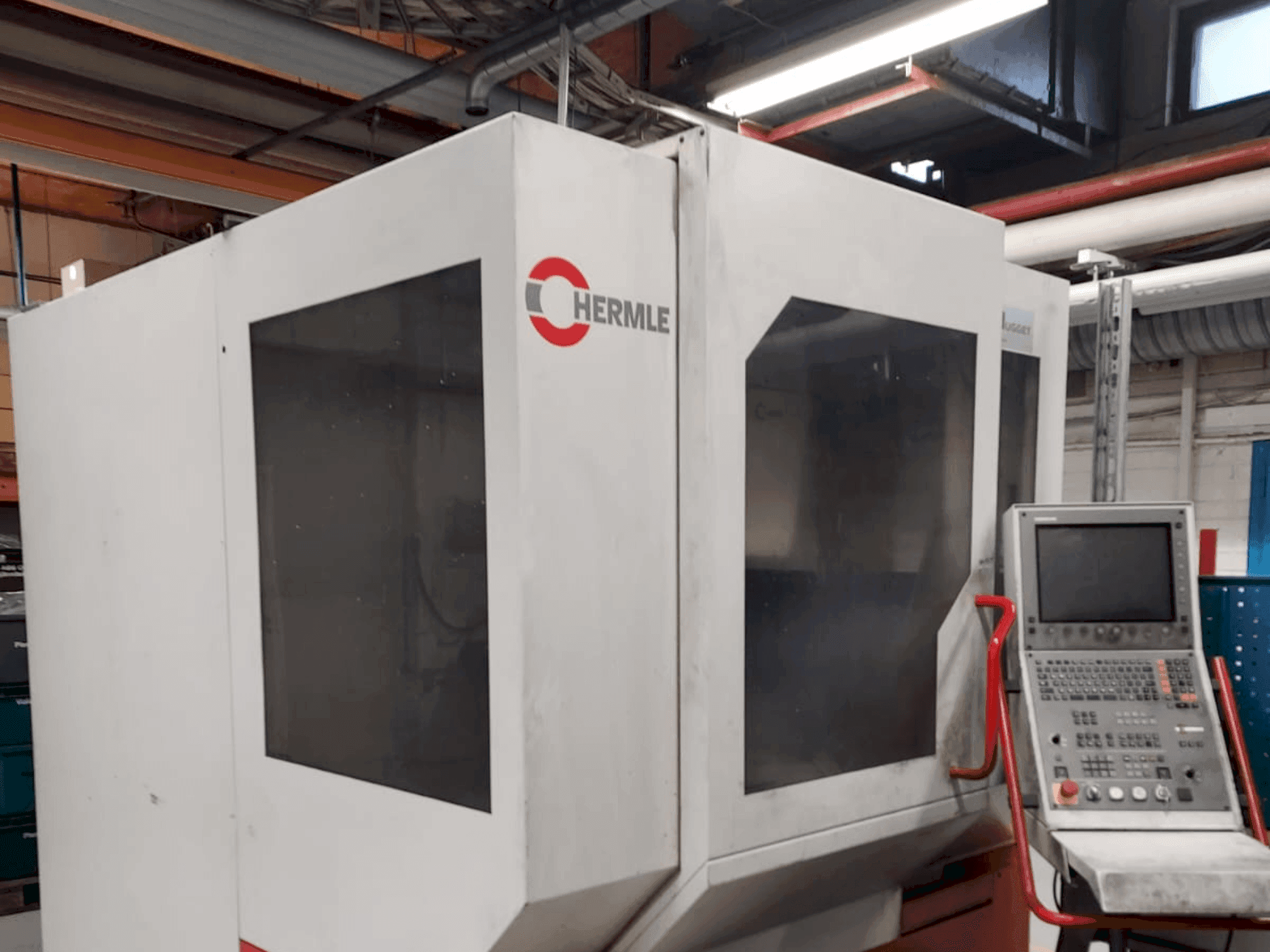 Vue de face de la machine HERMLE U 740