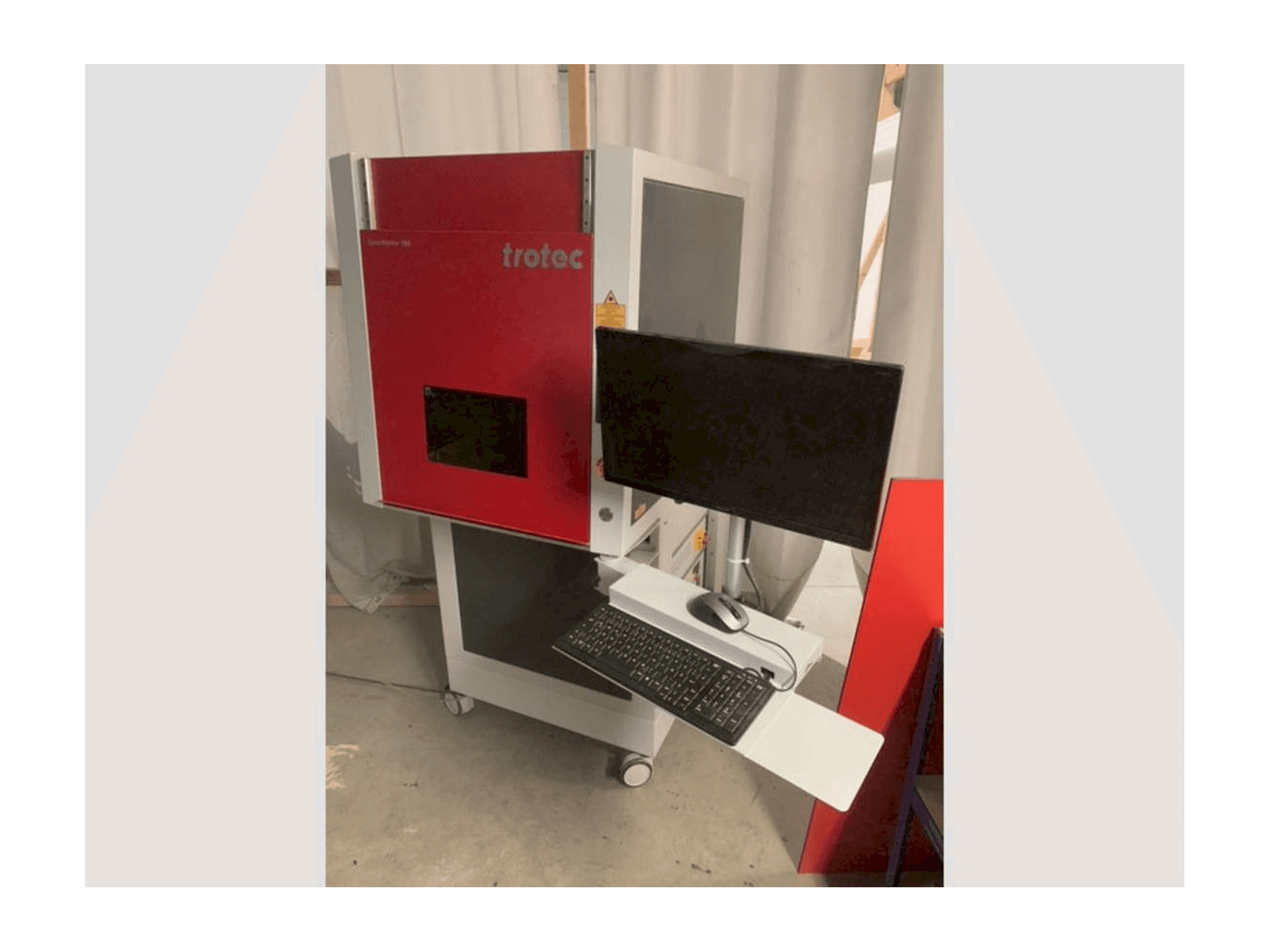 Vue de face de la machine Trotec Speedmarker 700 SM700HT