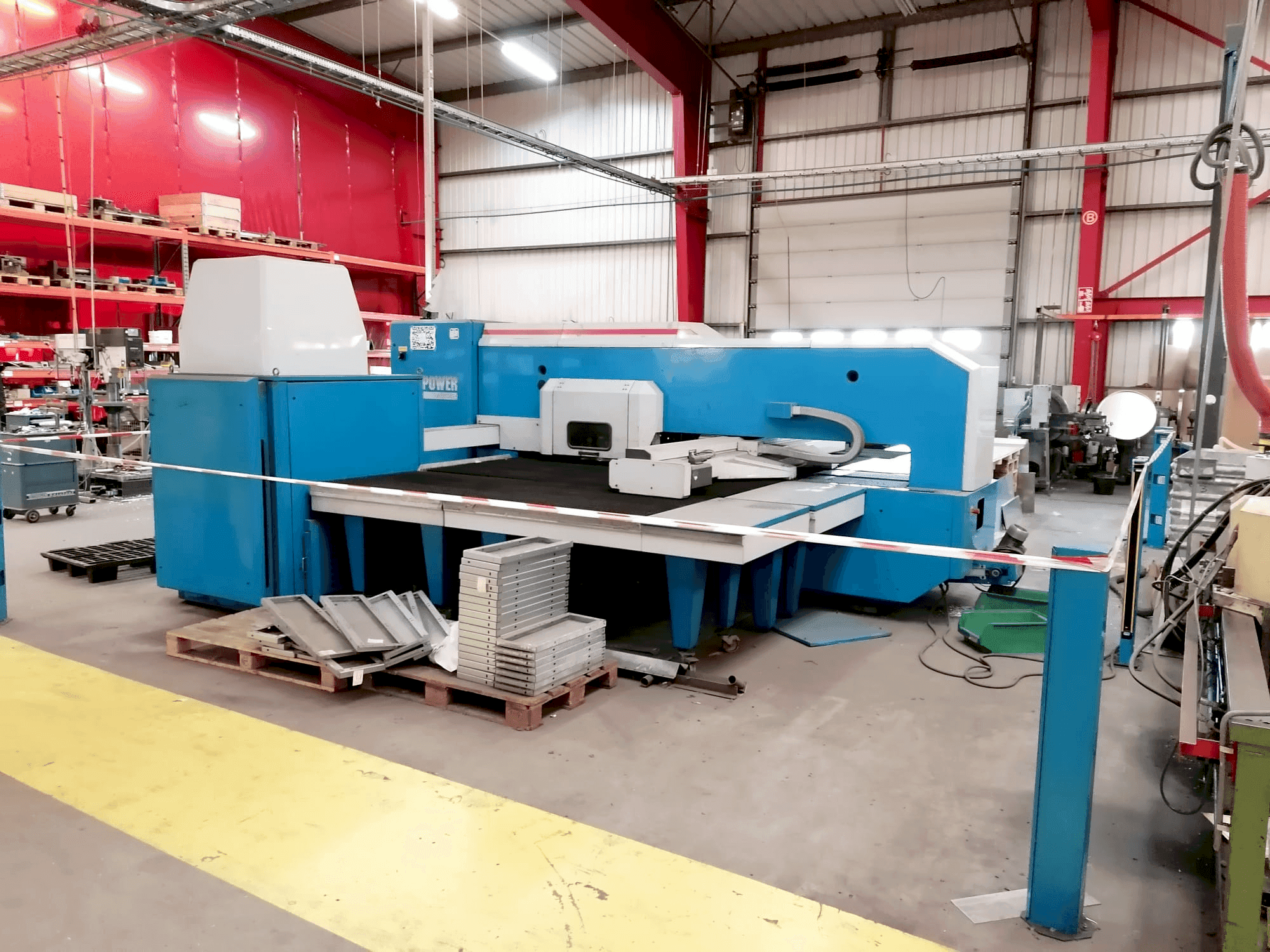 Vue de face de la machine Finn-Power F5-20 SB/AM