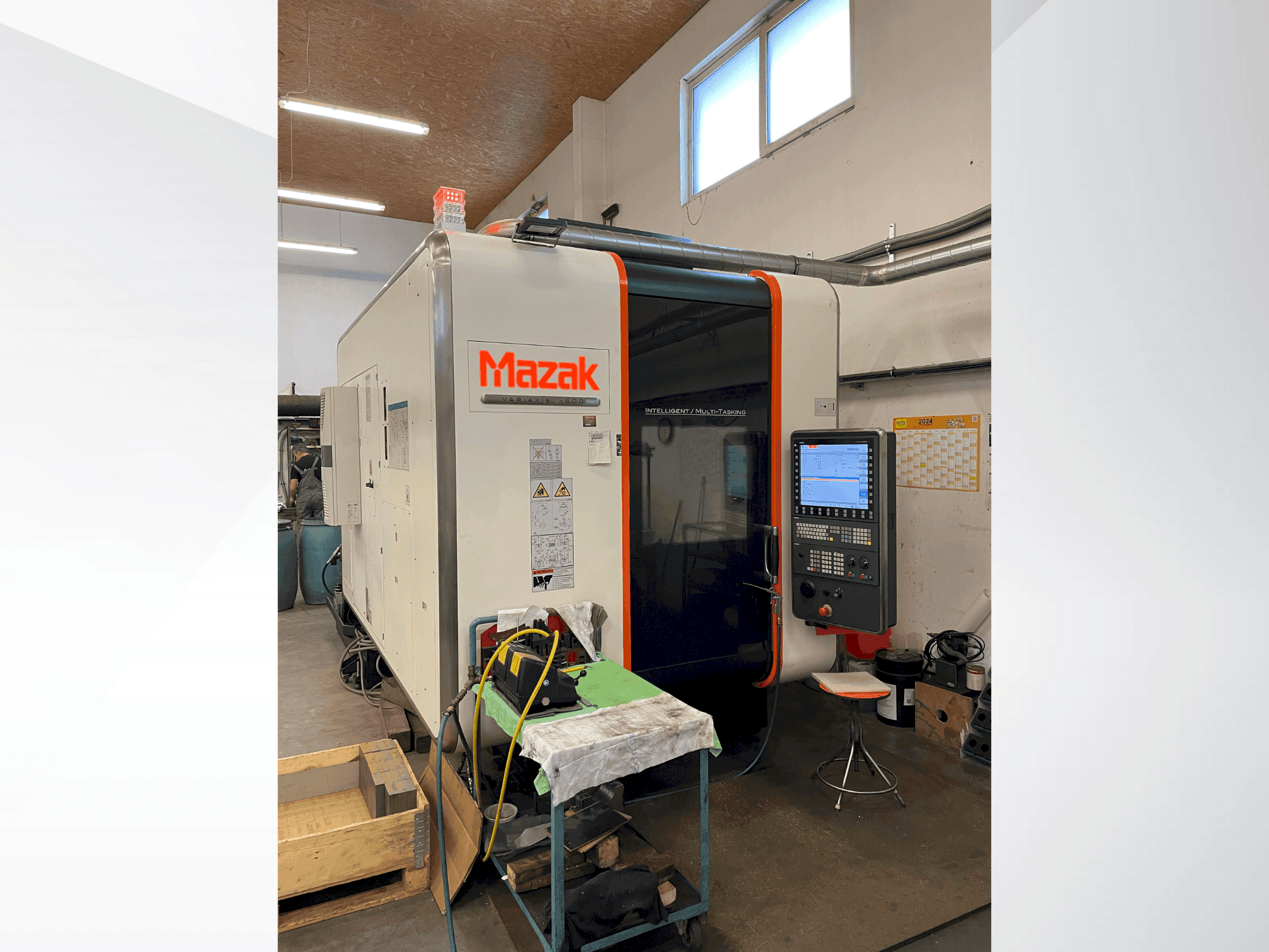 Vue de face de la machine Mazak Variaxis i-600