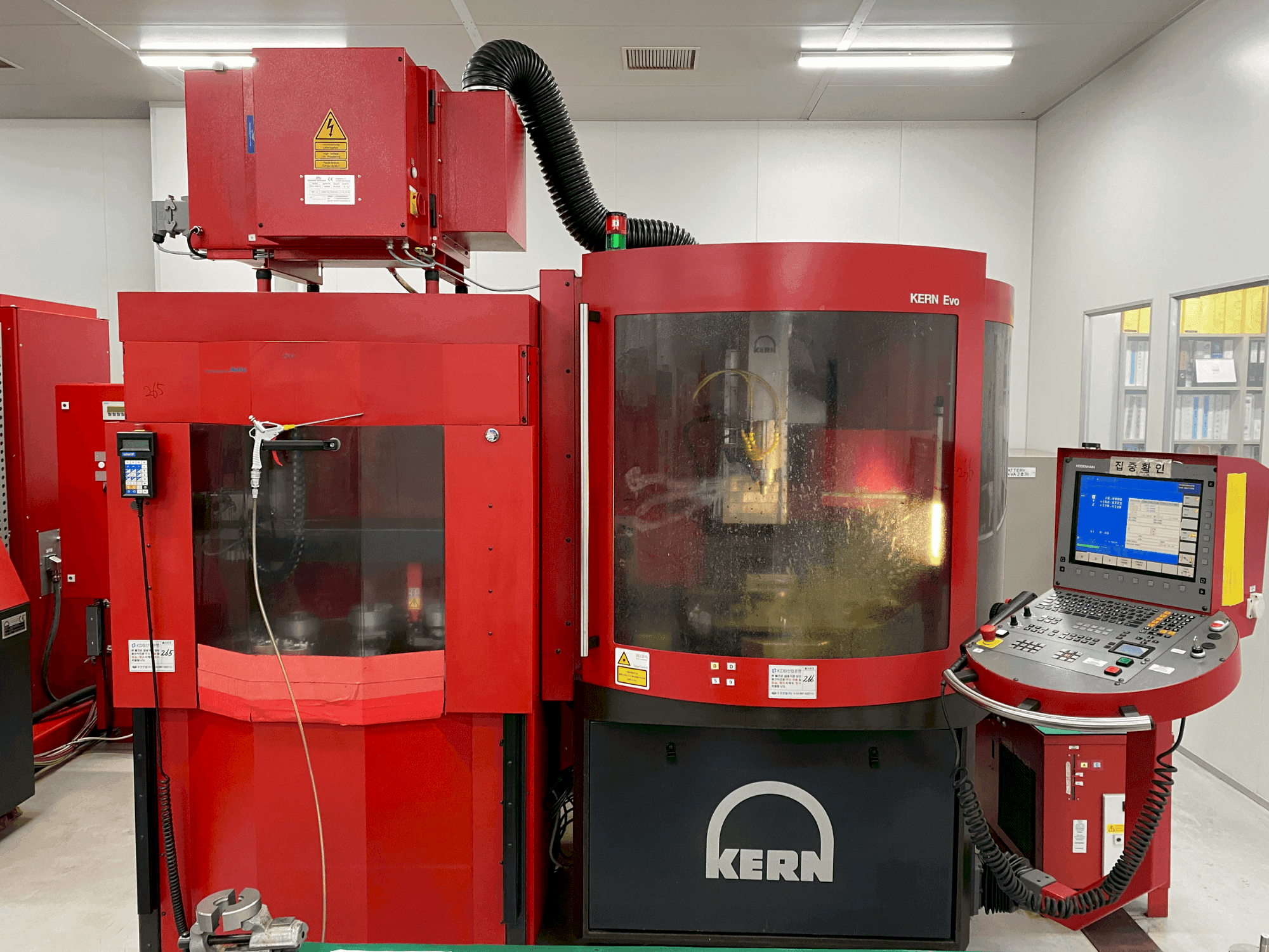 Vue de face de la machine KERN EVO (2010)