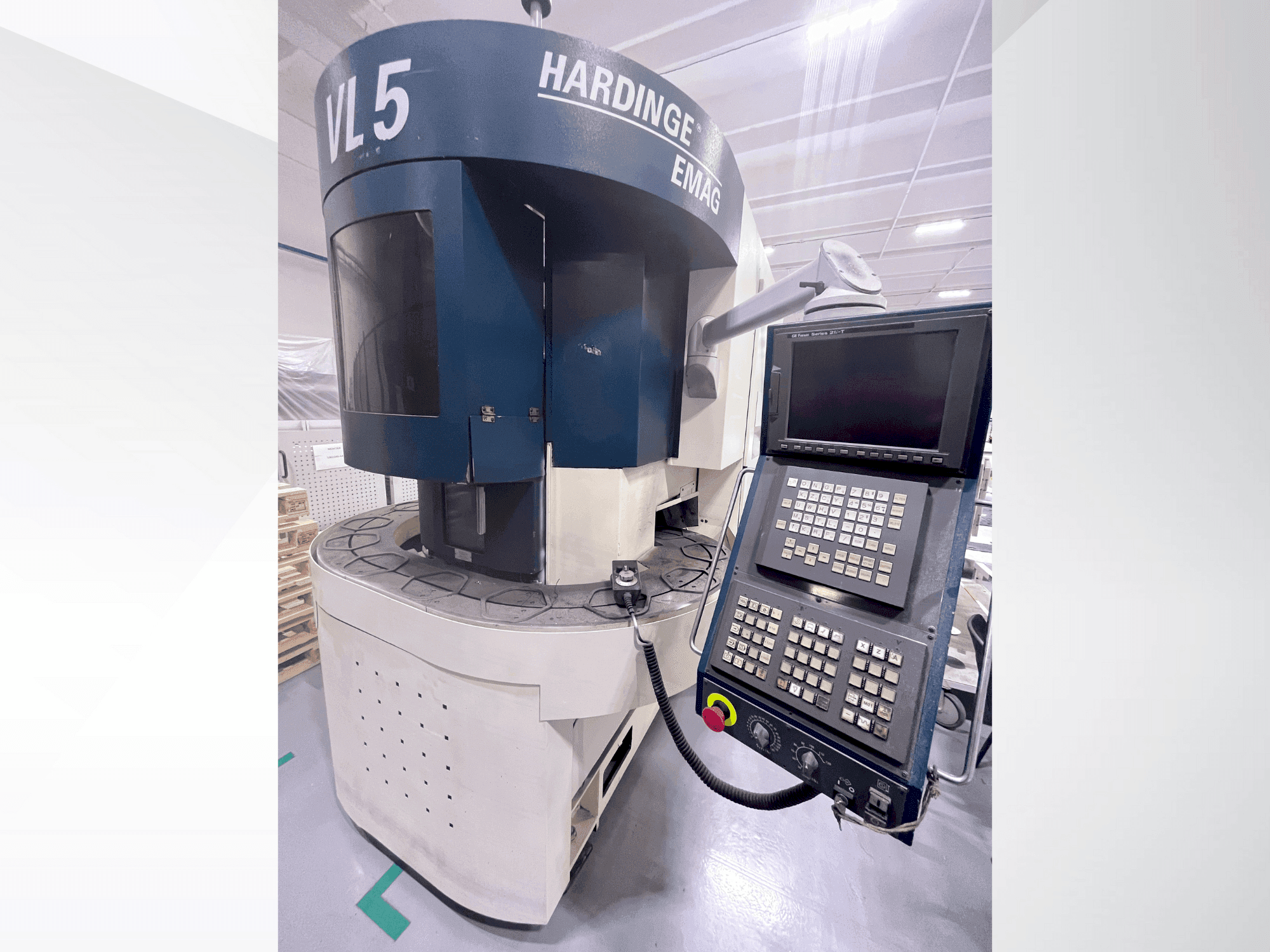 Vue de face de la machine HARDINGE VL-5