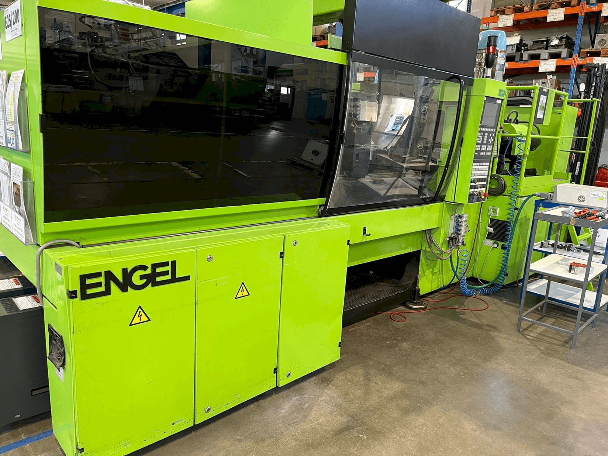 Vue de face de la machine Engel ES 650/150 HL