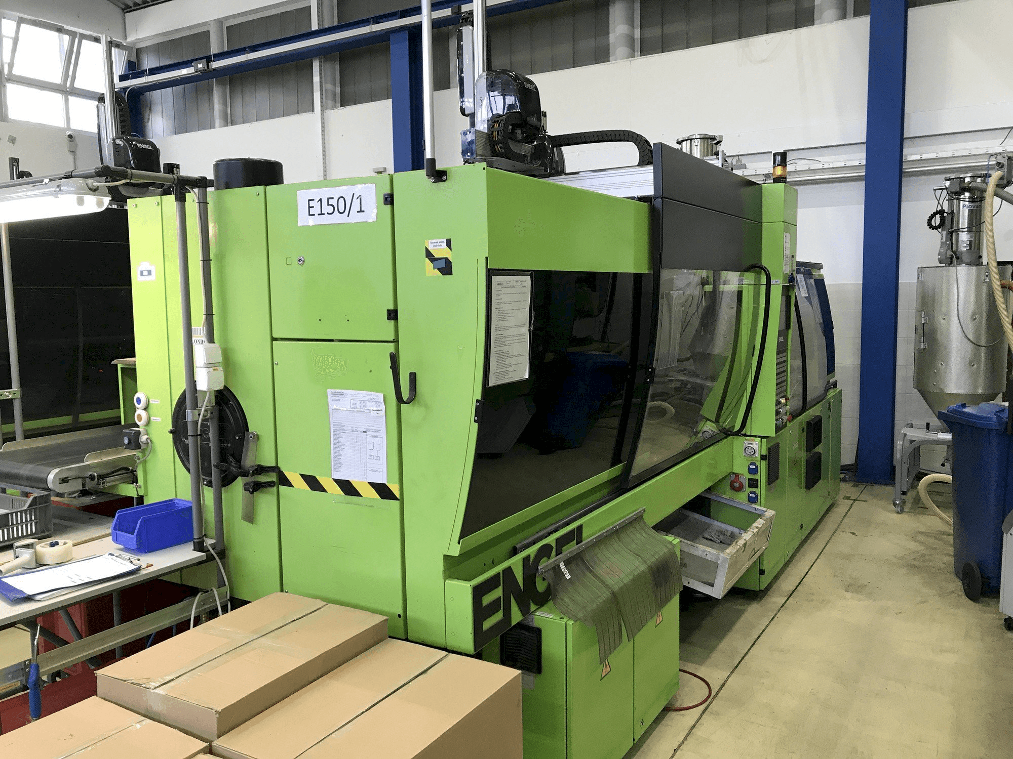 Front view of ENGEL VC 750/150 Plus machine