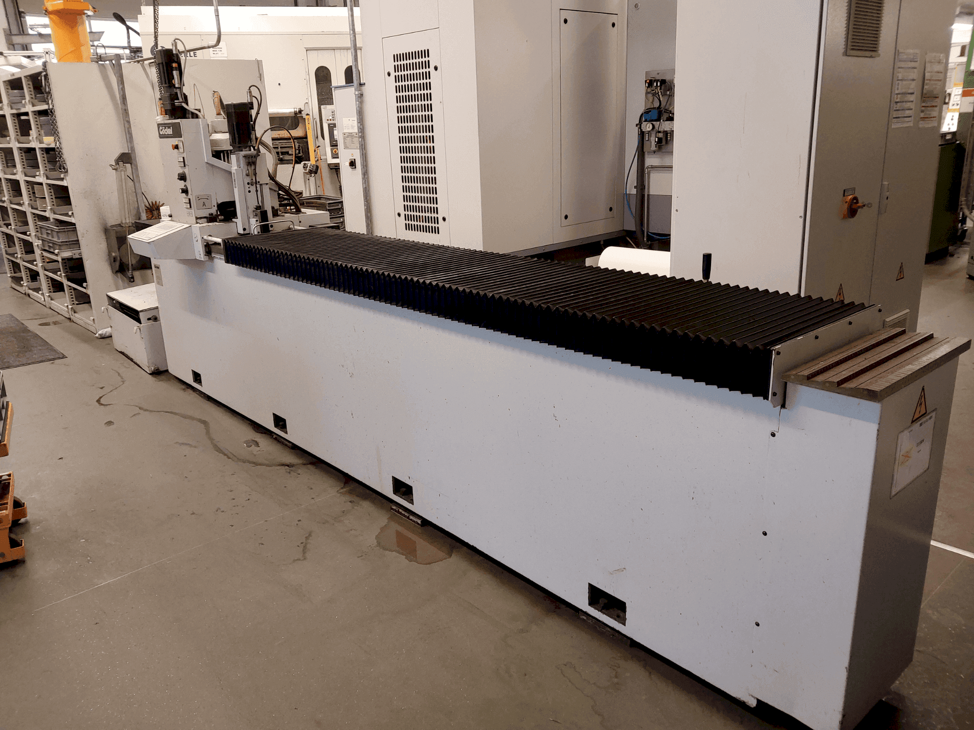 Vue de face de la machine GÖCKEL G50 elTrob