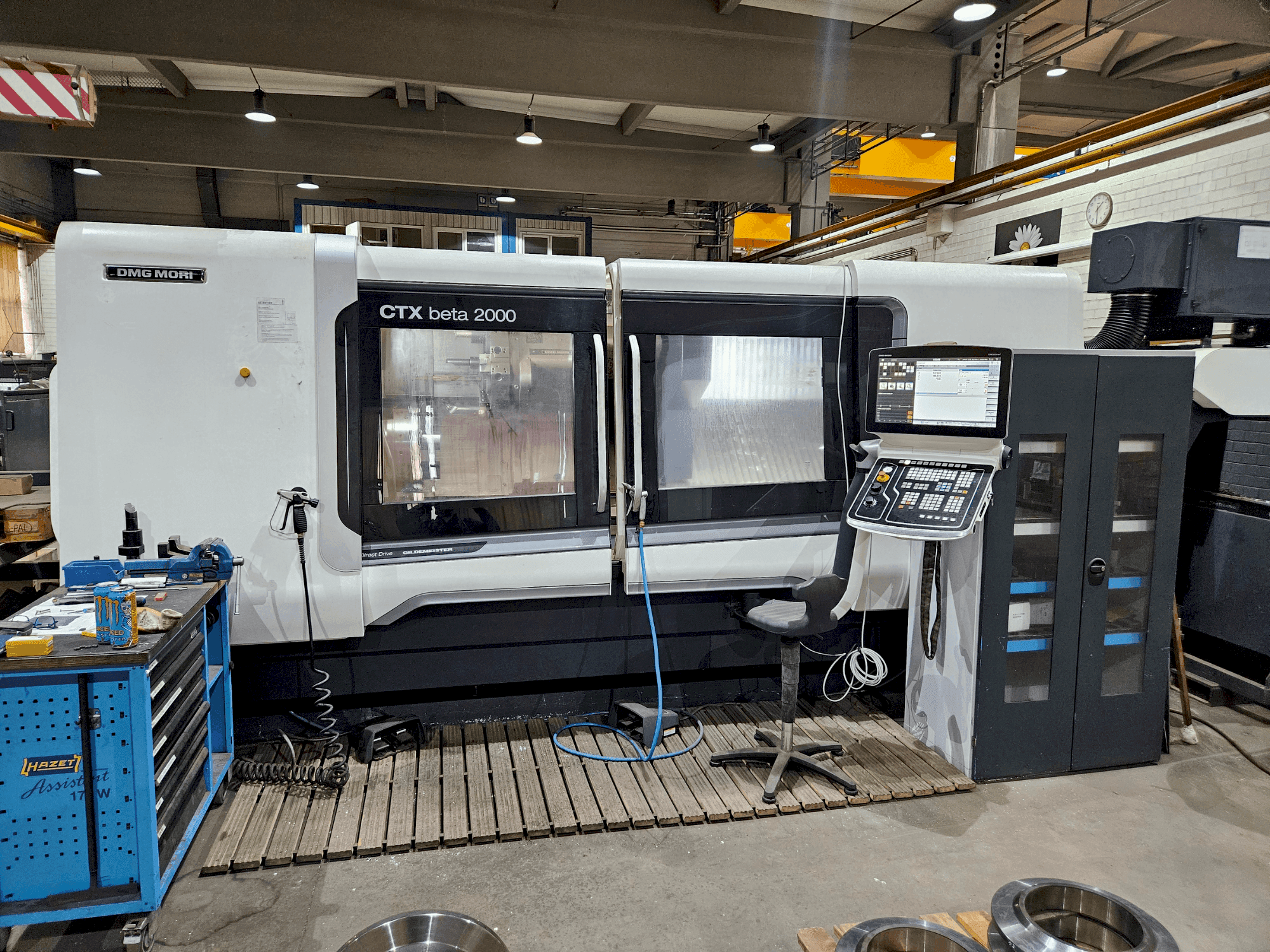 Vue de face de la machine DMG MORI CTX beta 2000