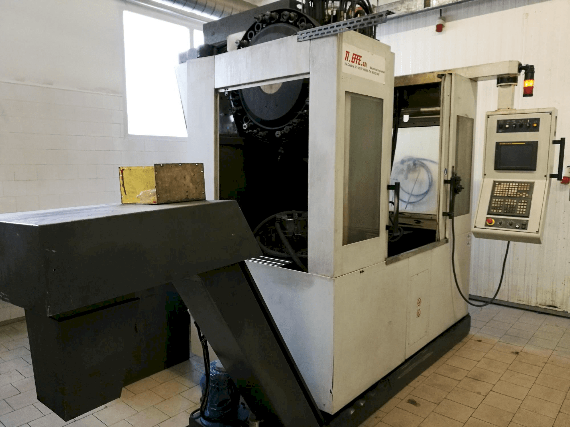 Front view of RMT Kompakt 8 machine