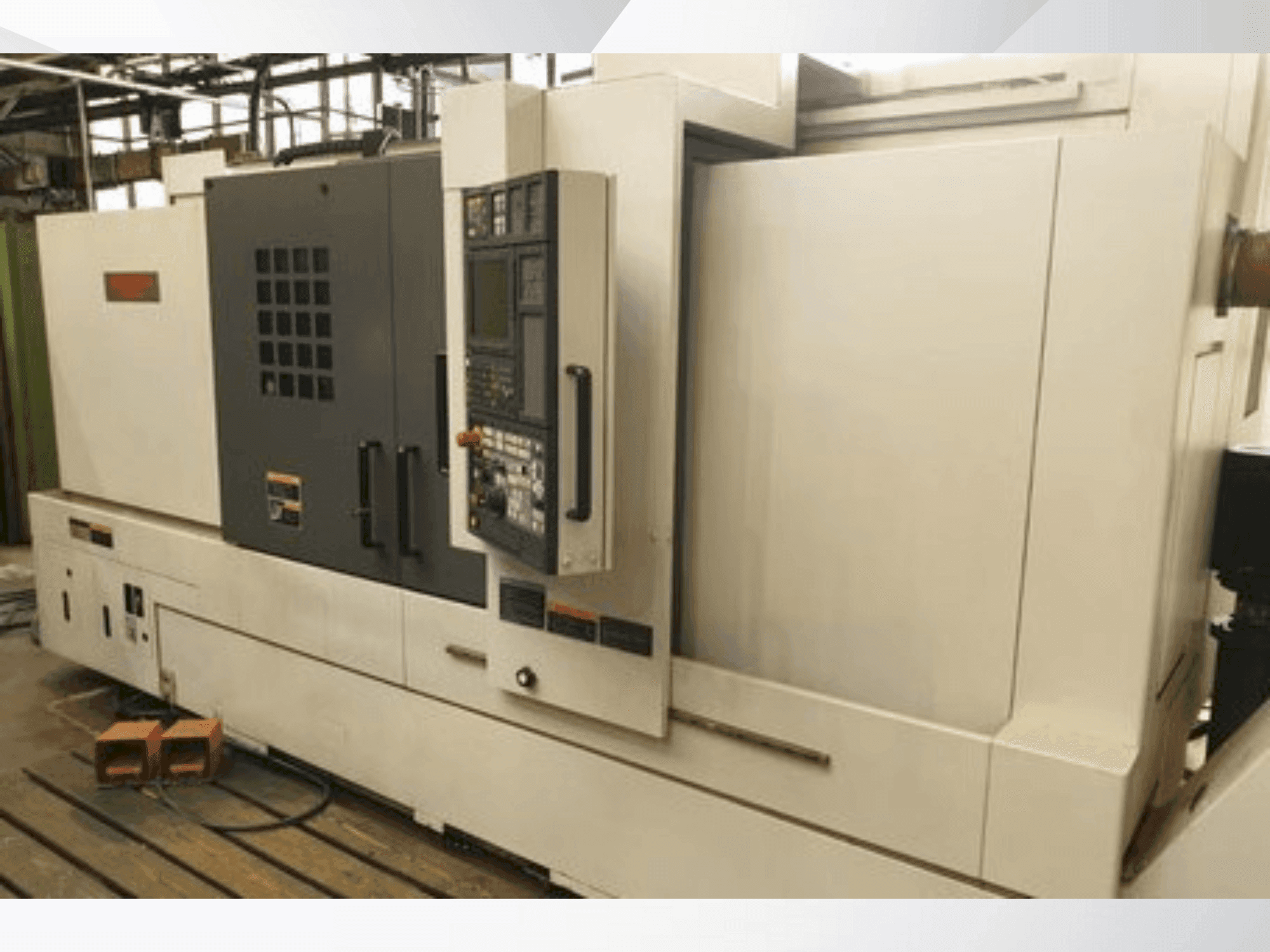 Vue de face de la machine MORI SEIKI NL2500MC