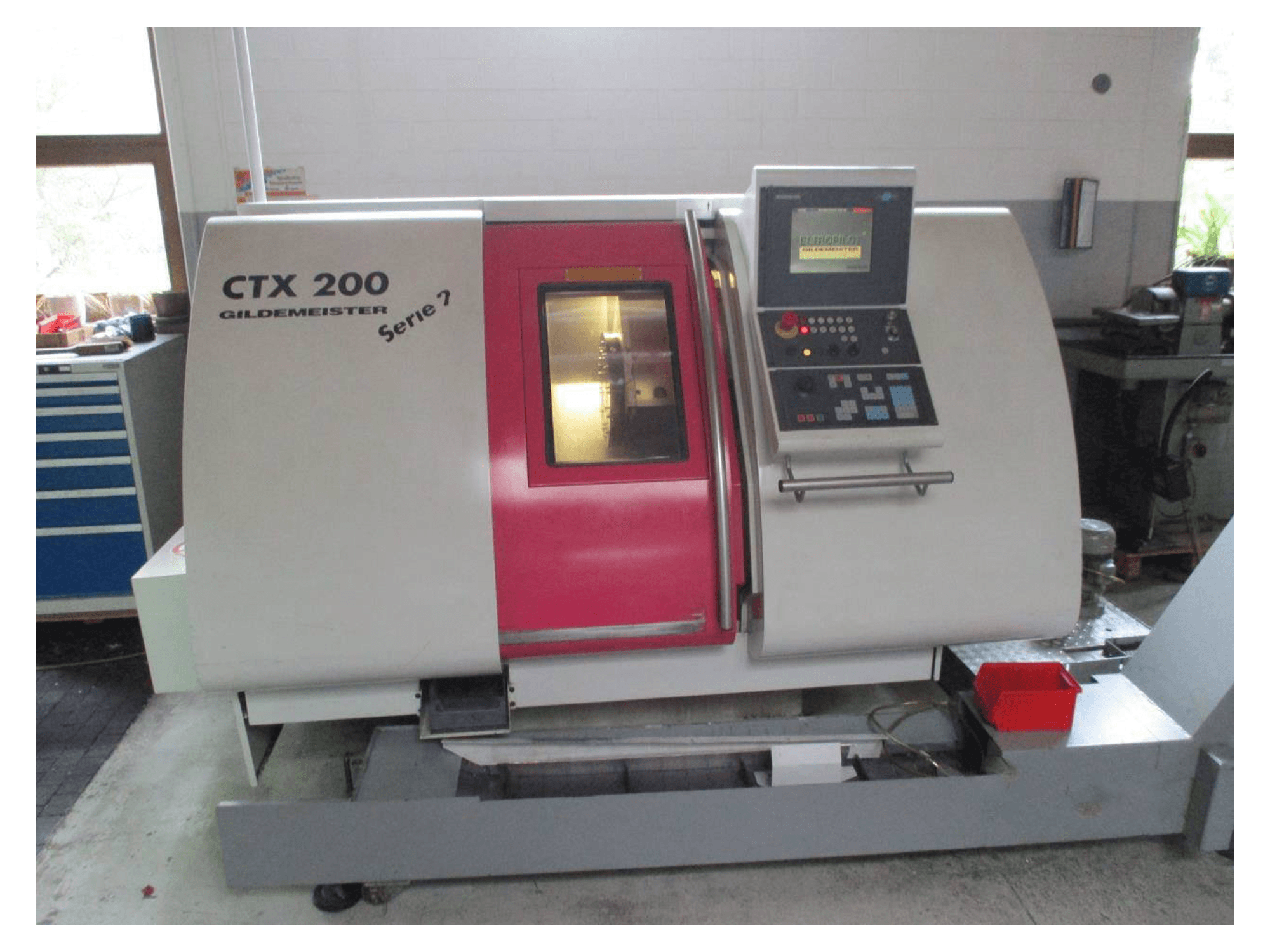 Vue de face de la machine Gildemeister CTX 200