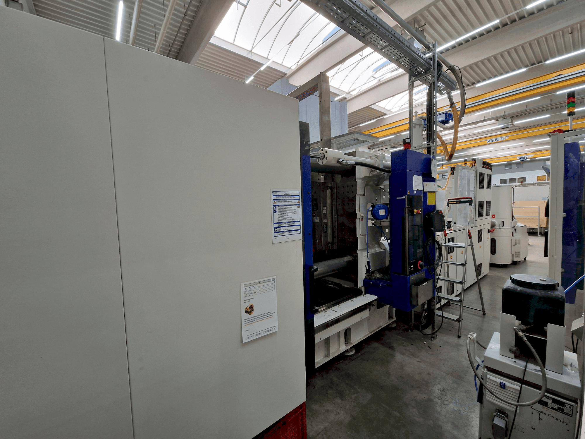 Vue de face de la machine Engel duo 2400/650