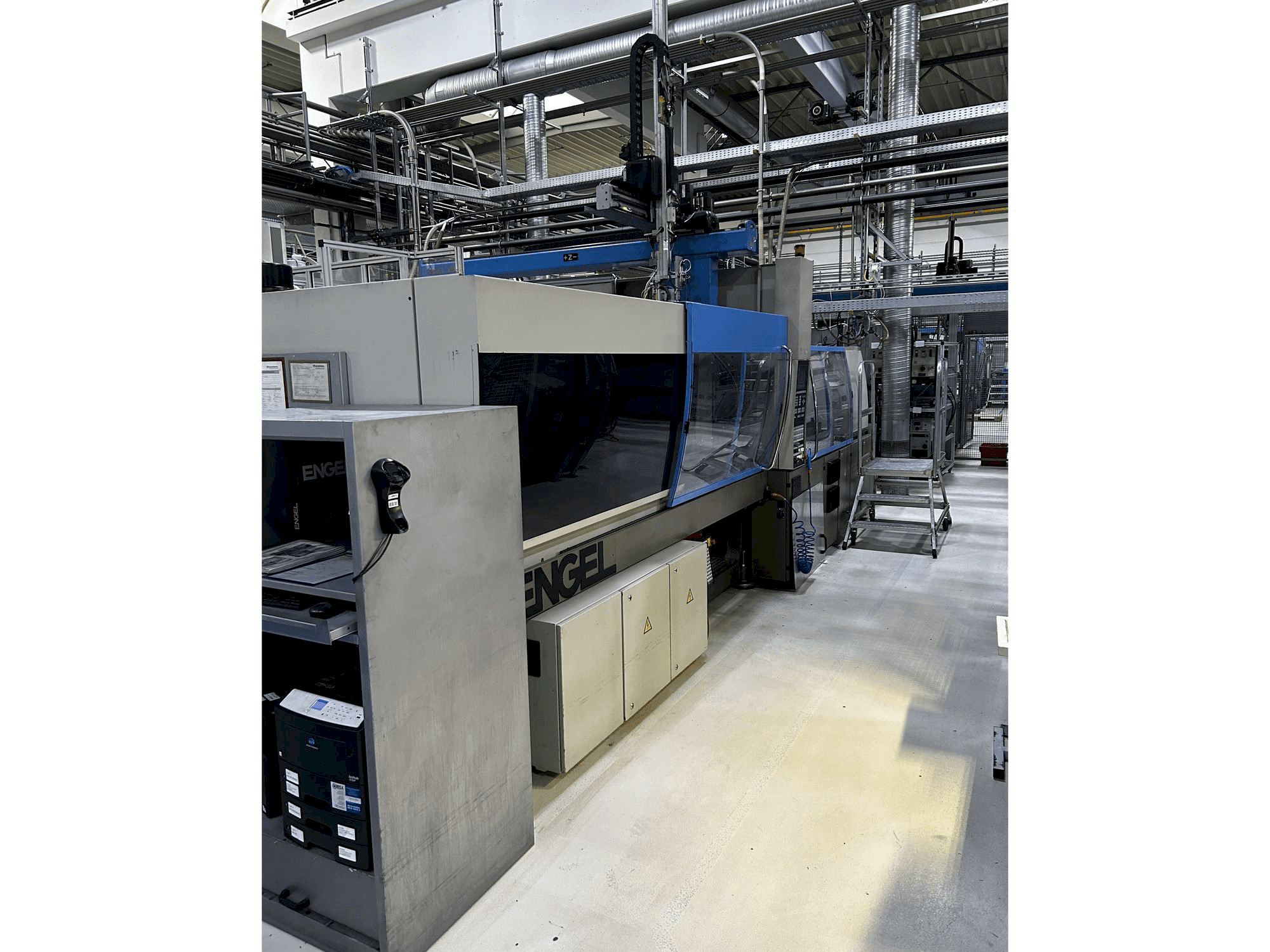Vue latérale gauche de la machine Engel VICTORY 1050/220