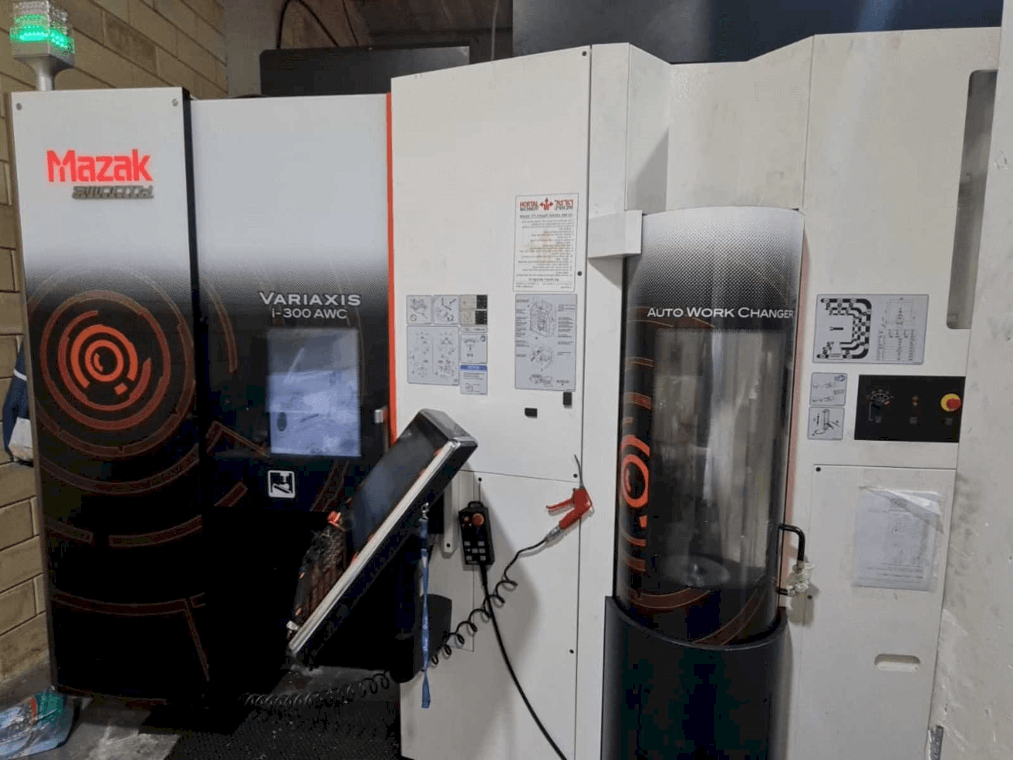Vue de face de la machine Mazak VARIAXIS I-300 AWC