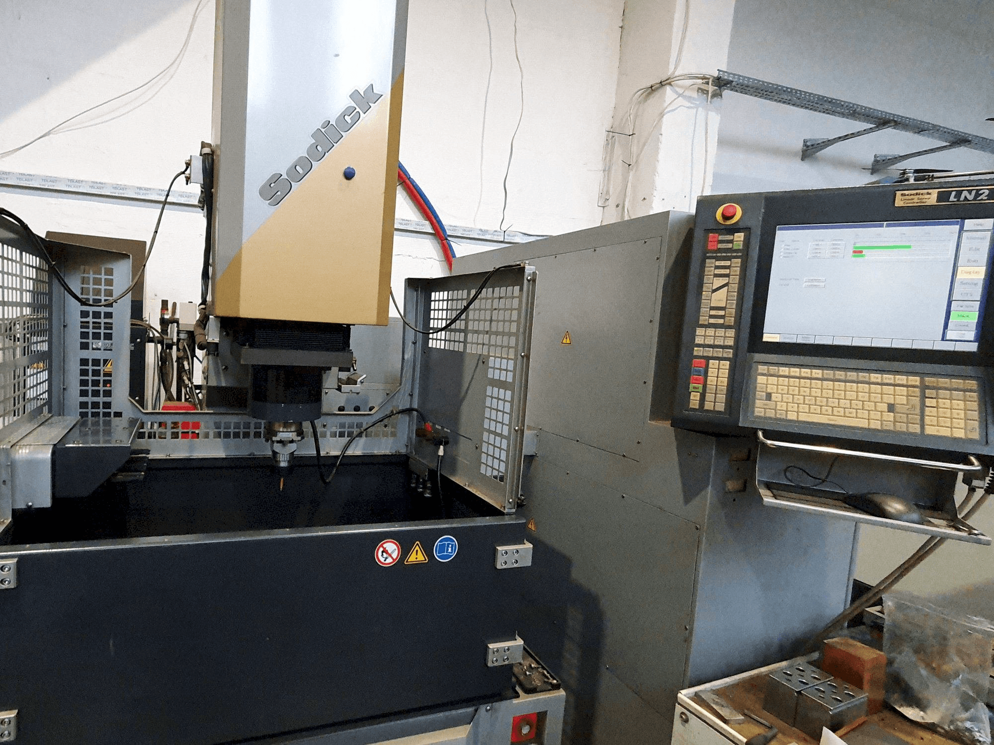 Front view of Sodick AM3L (2005) machine