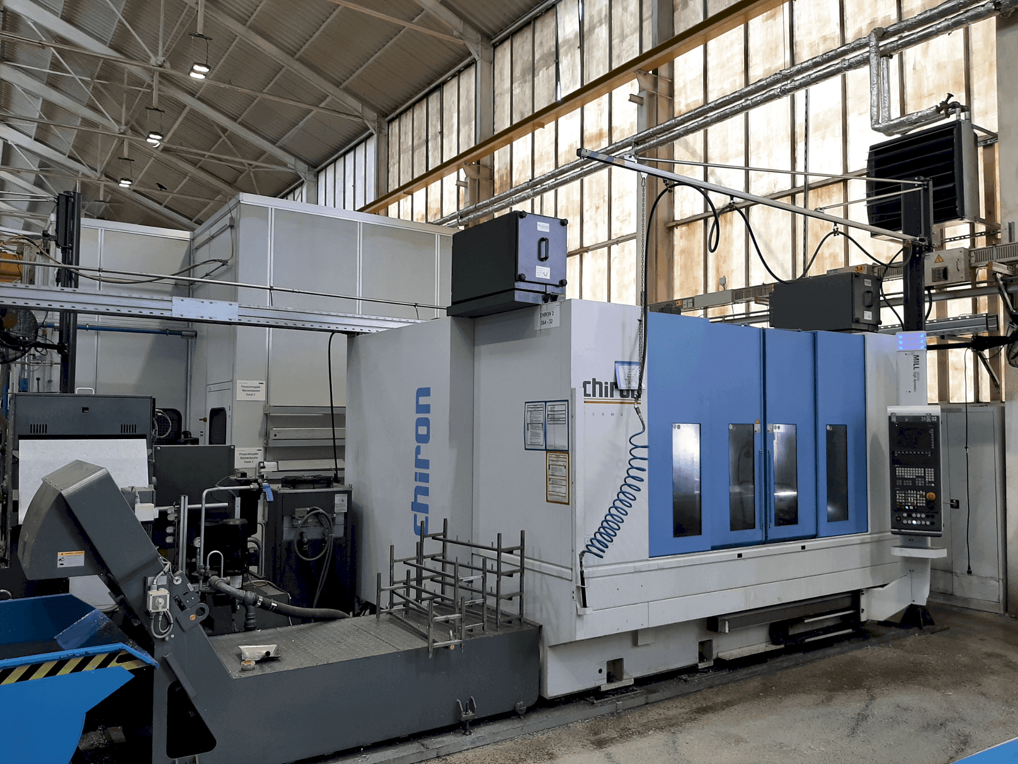 Vue de face de la machine CHIRON Mill 2000 High Dynamics (2018)