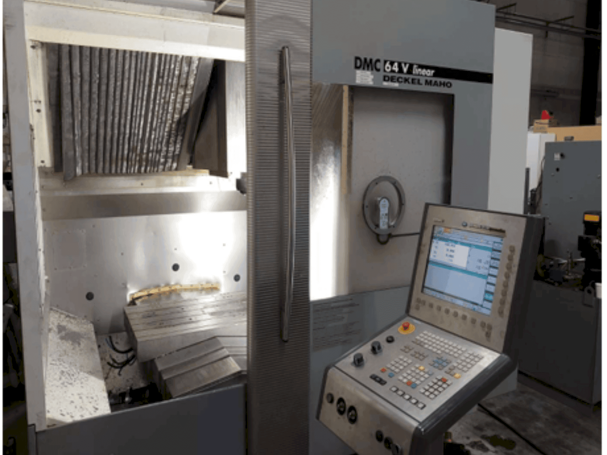 Vue de face de la machine DMG DECKEL MAHO DMC 64V linear