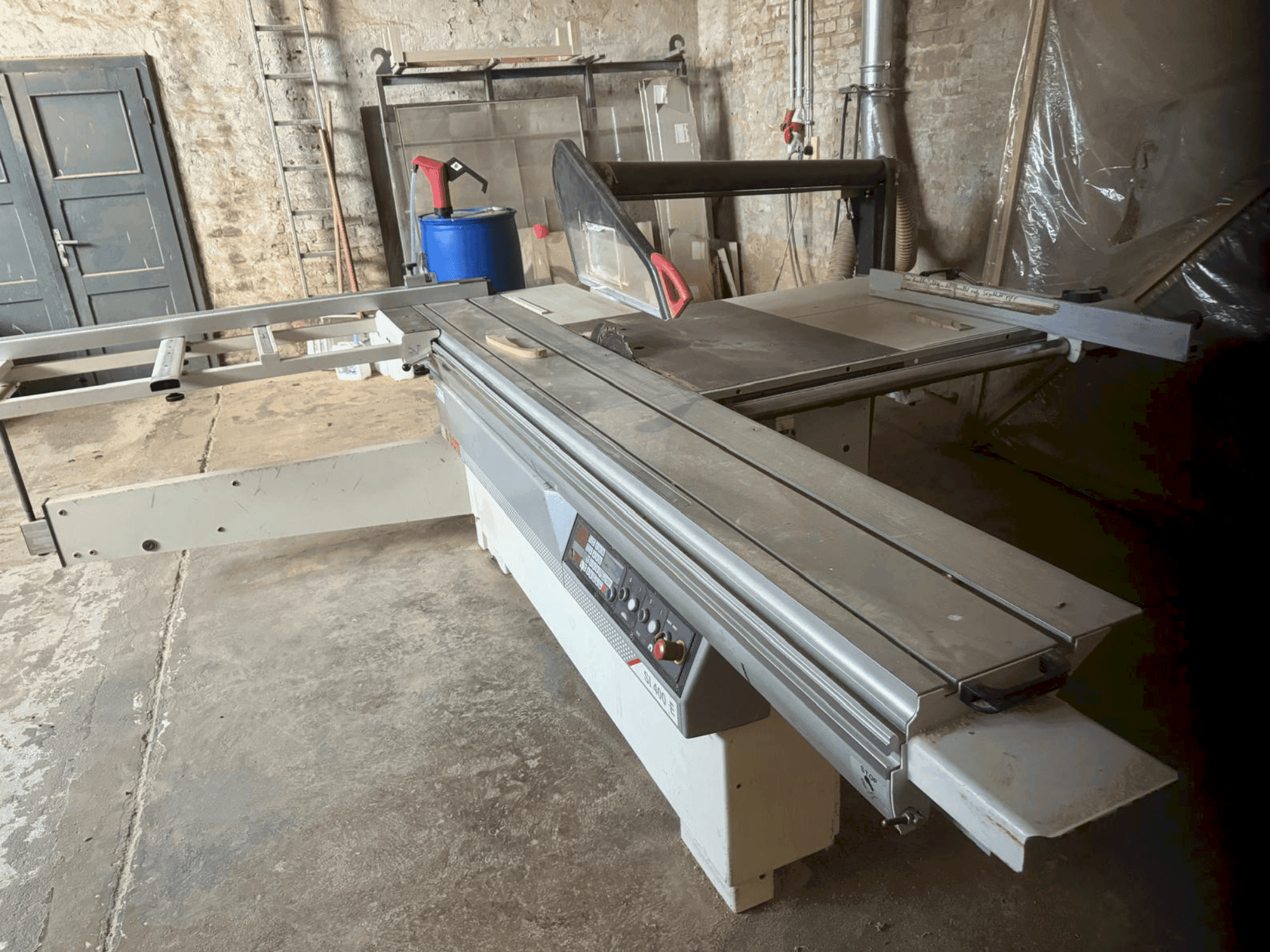 Vue de face de la machine SCM SI 400E