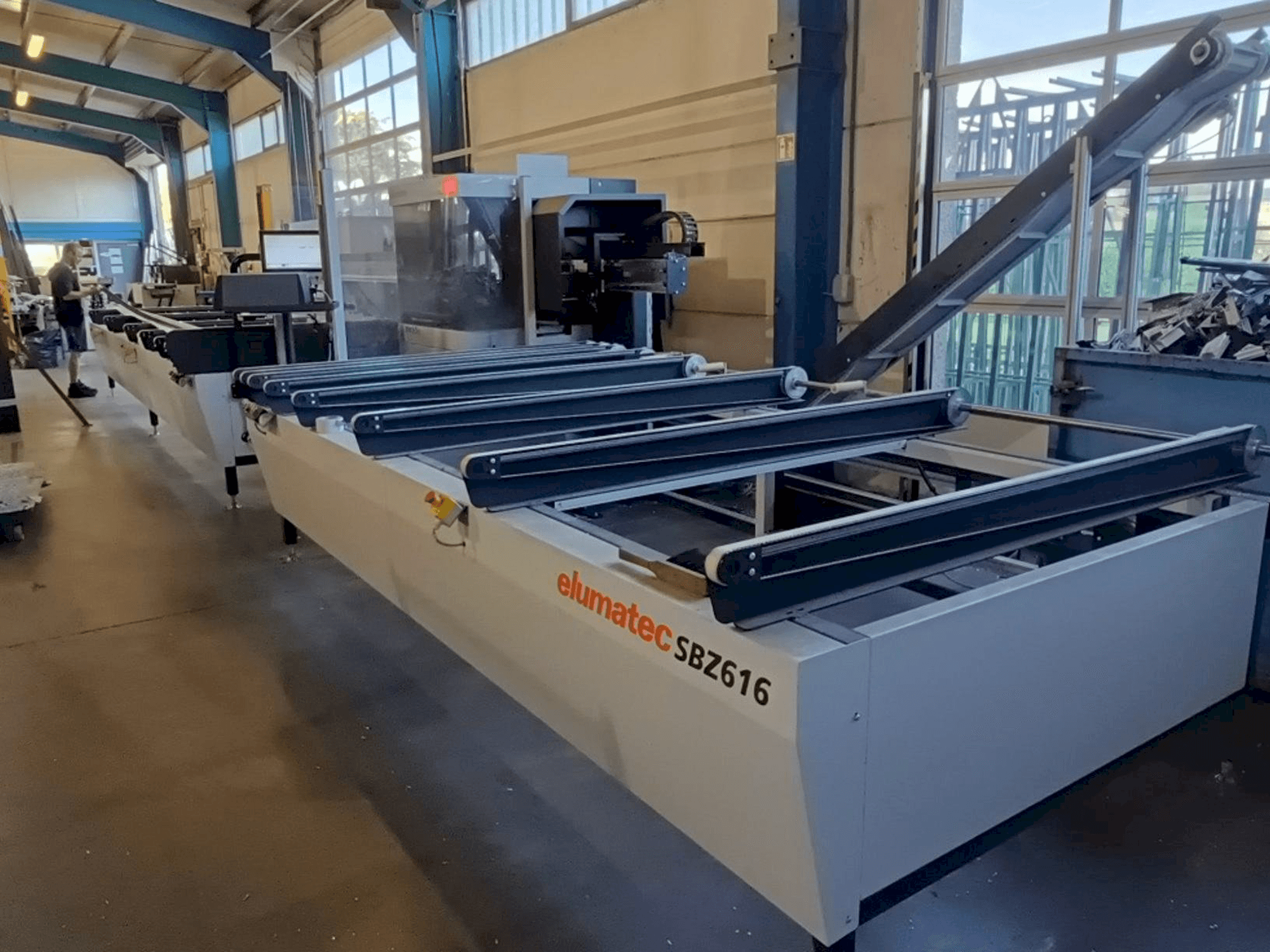Vue de face de la machine Elumatec SBZ 616/02