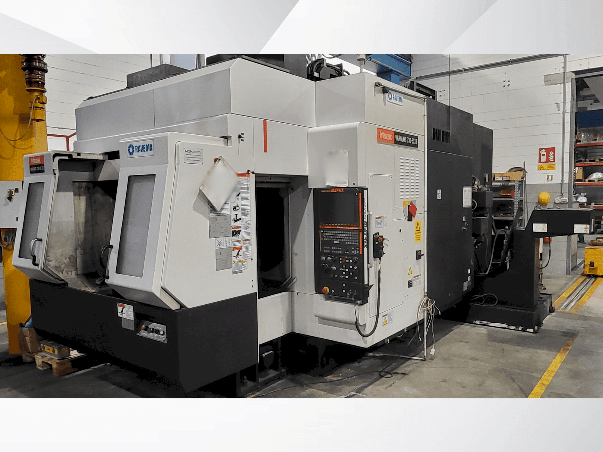 Vue de face de la machine Mazak VARIAXIS 730 II 5X
