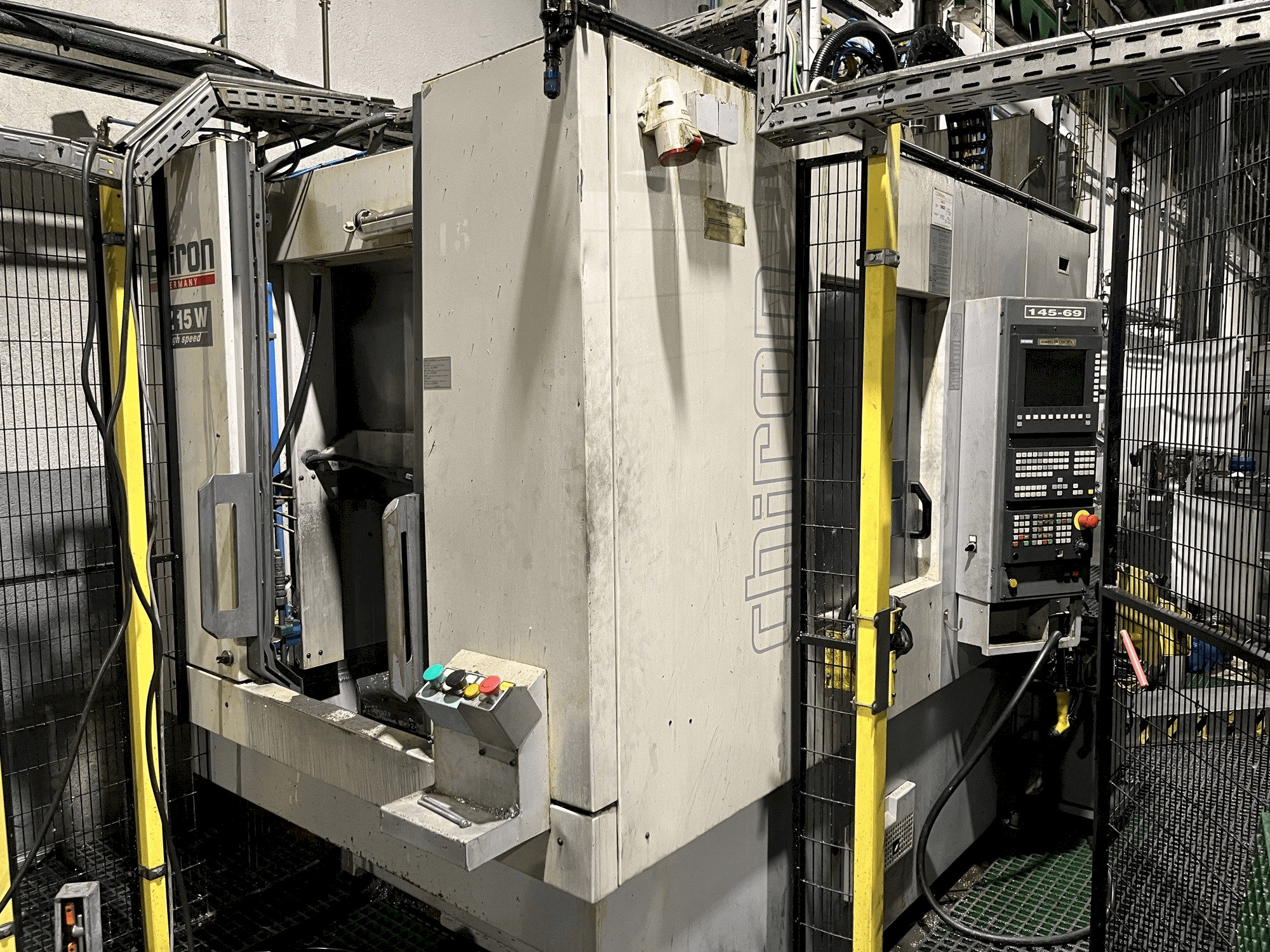 Vue de face de la machine CHIRON FZ15W