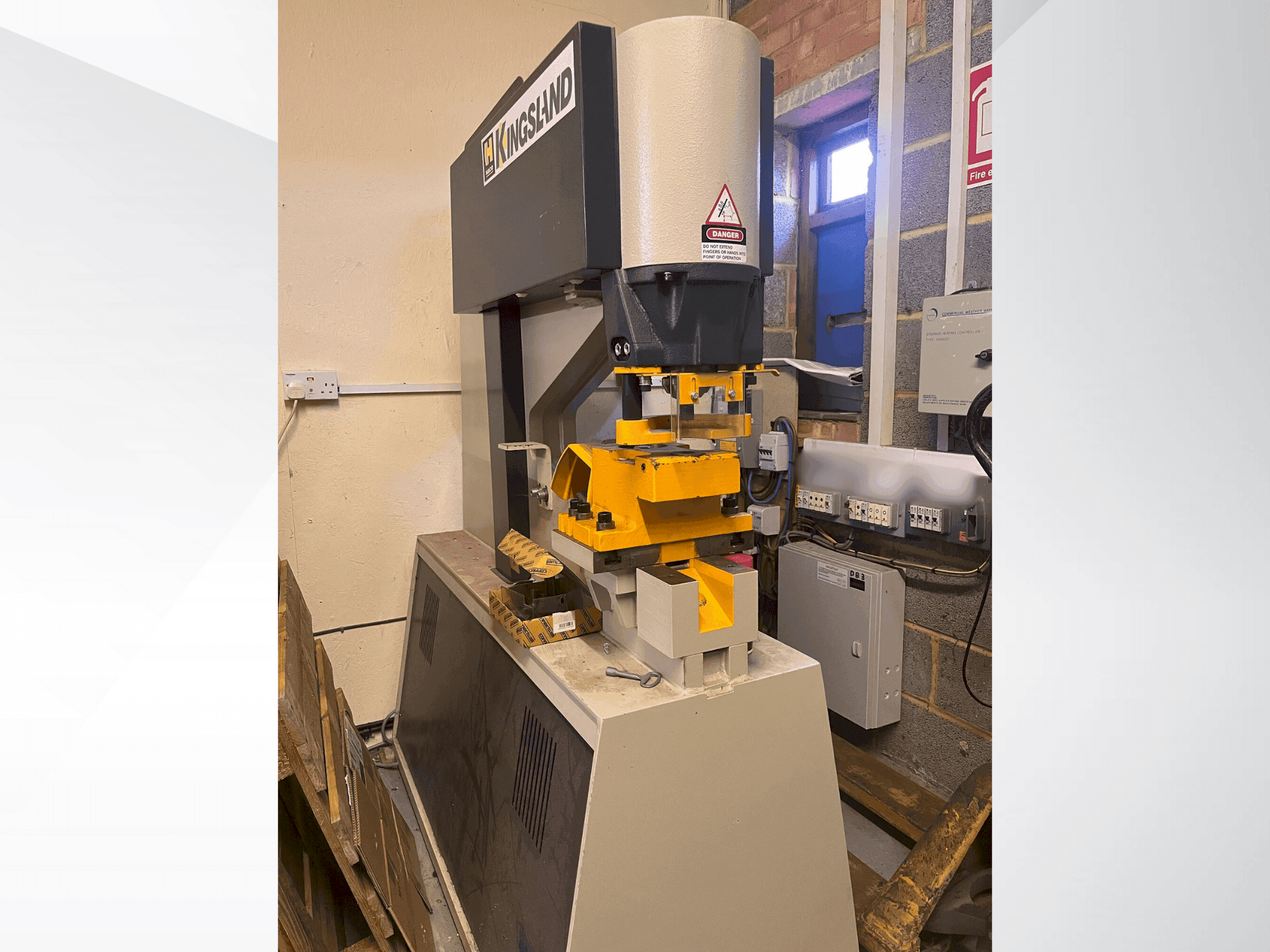 Vue de face de la machine HACO Kingsland 60p