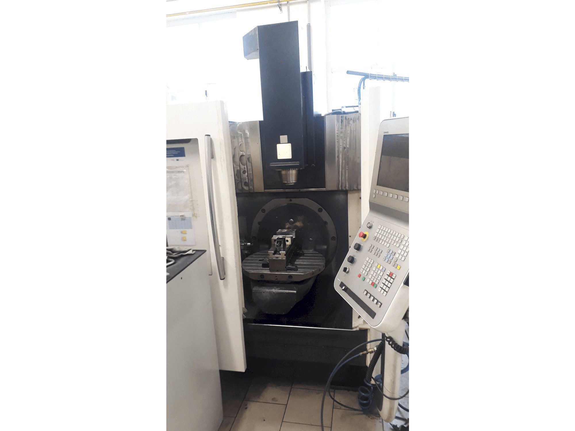 Vue de face de la machine DMG DMU 50 ECO