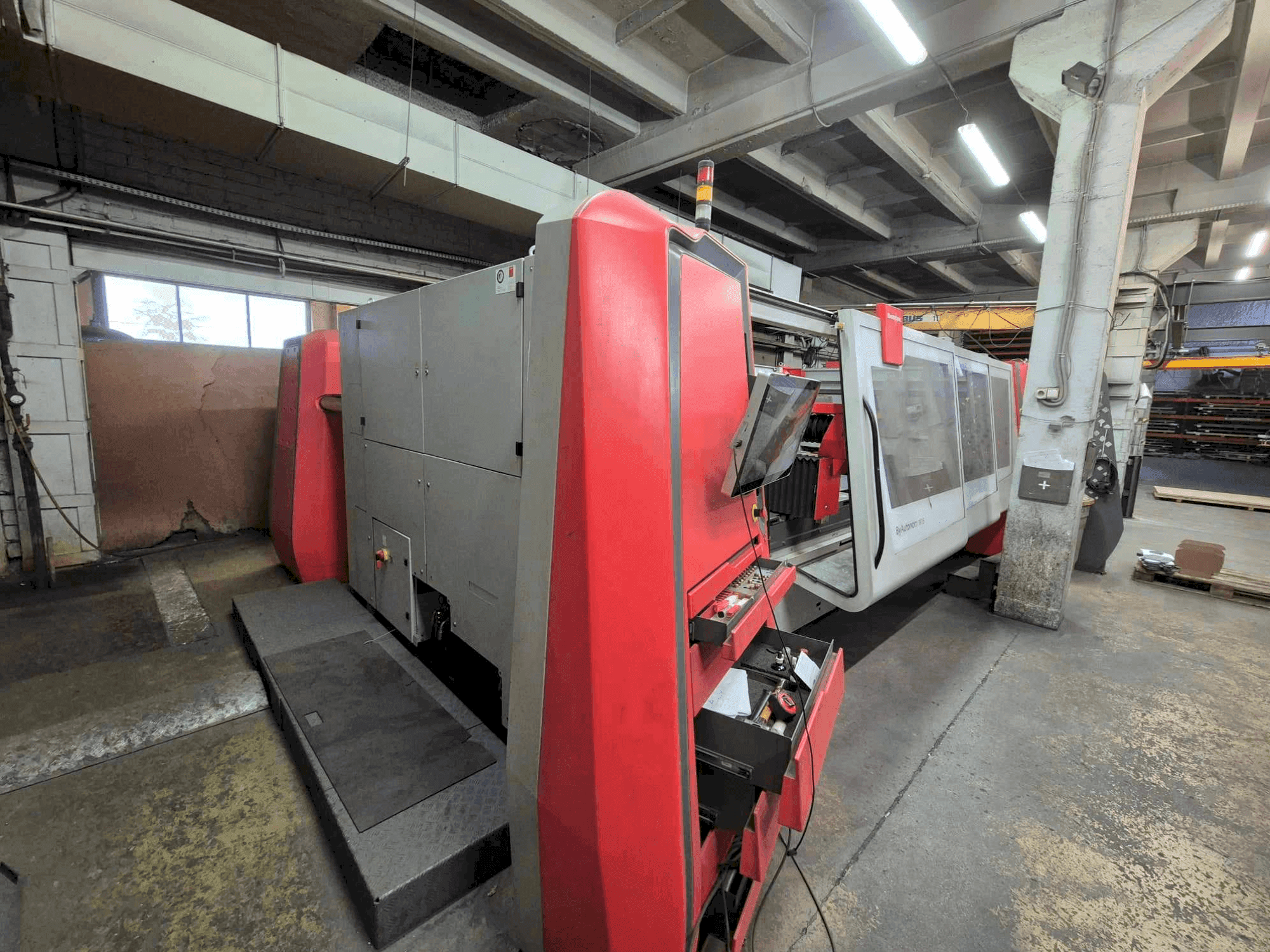 Vue de face de la machine Bystronic ByAutonom 3015