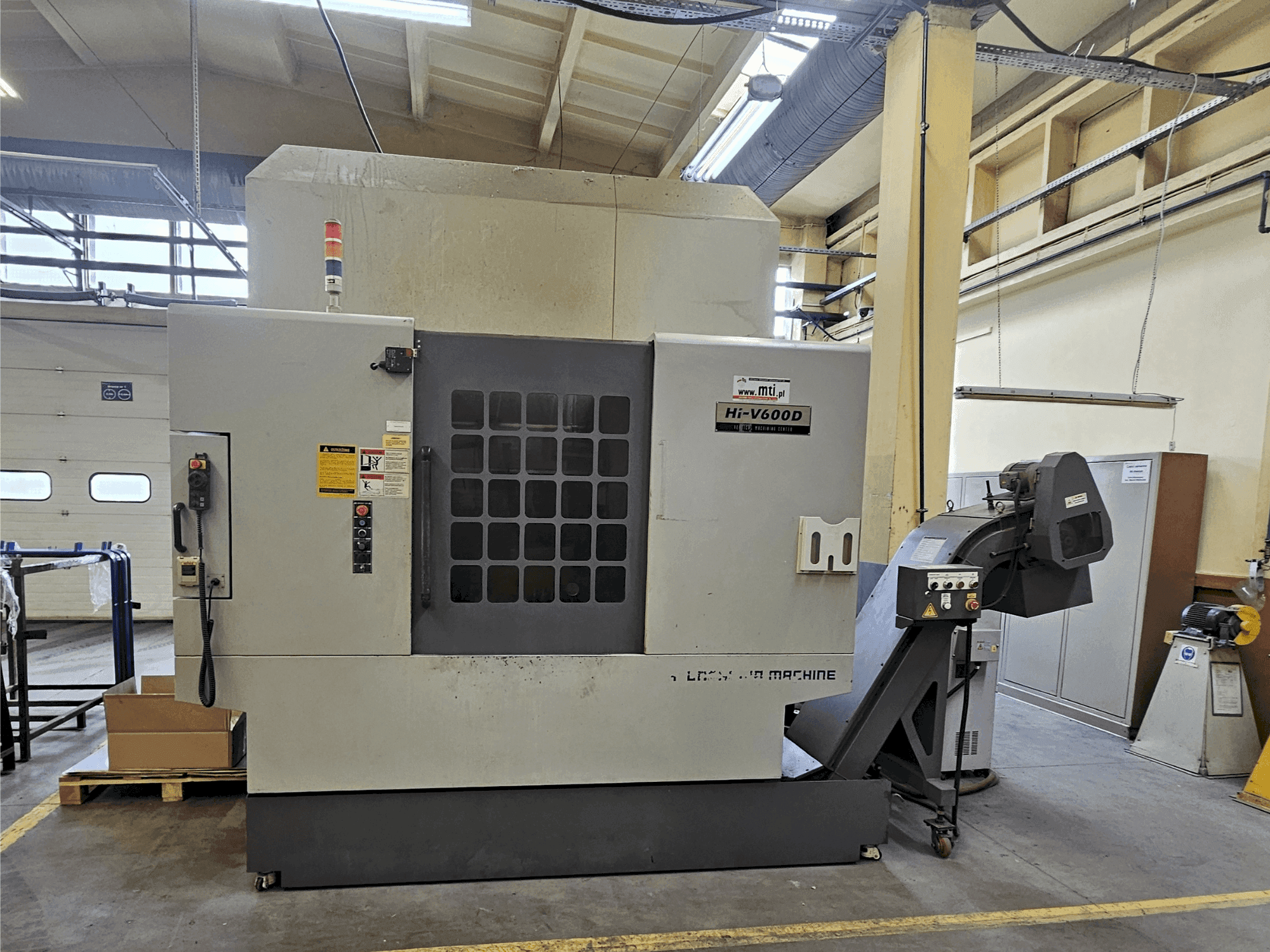 Vue de face de la machine HYUNDAI KIA Hi-V600D