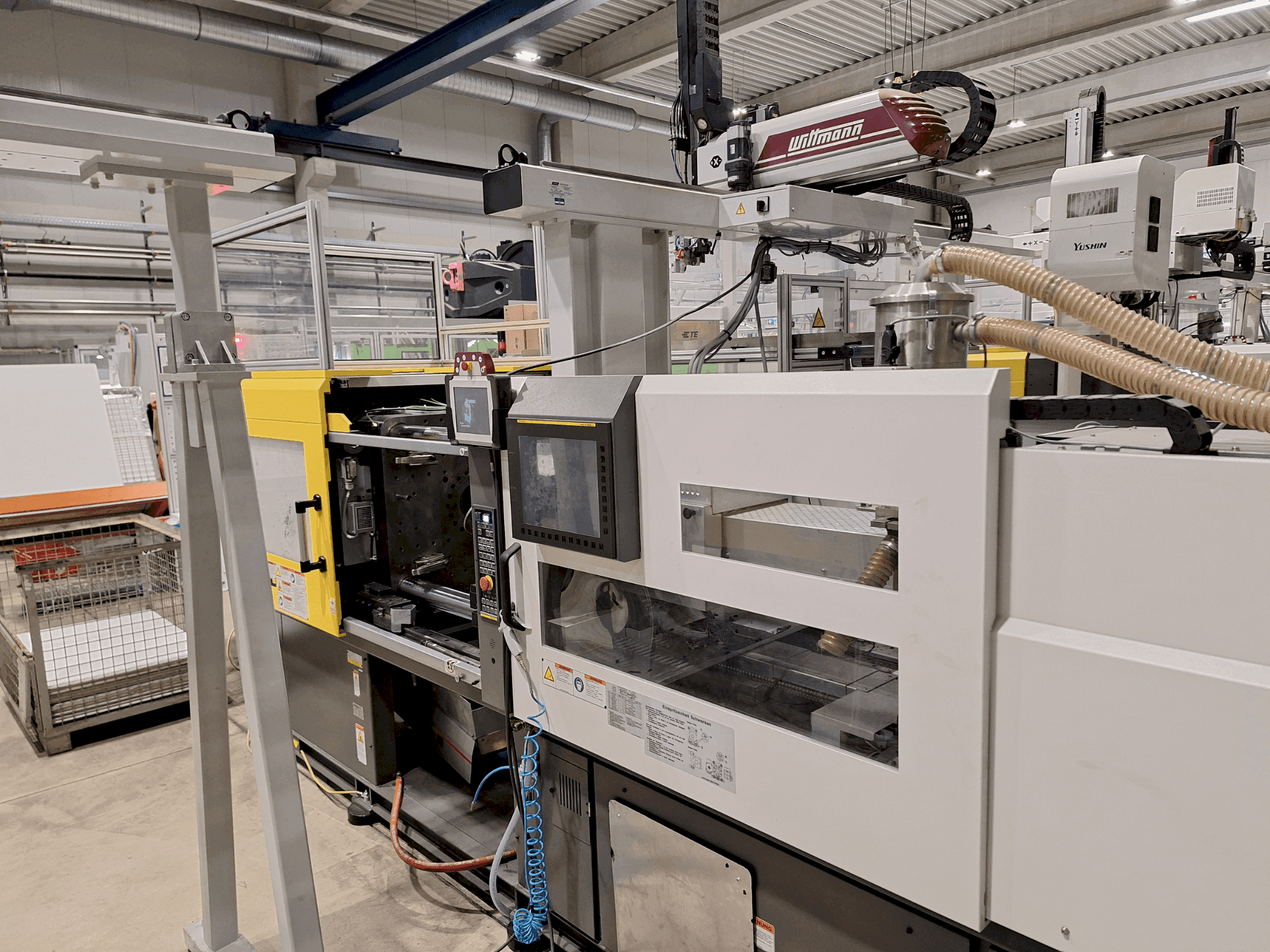 Vue de face de la machine FANUC ROBOSHOT S150iA (2021)