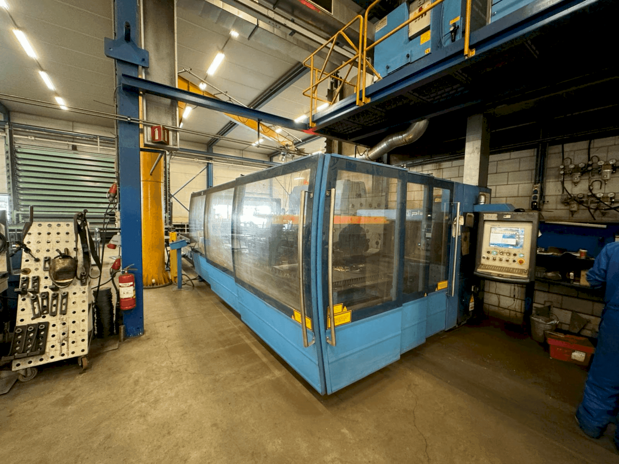 Vue de face de la machine Prima Power Platino 1530HS 3kW CO2