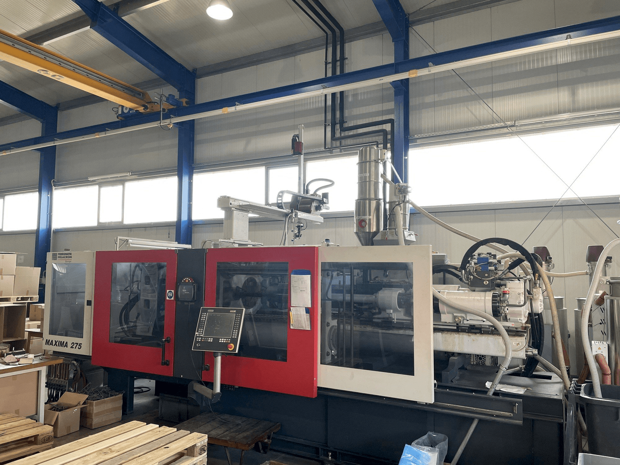 Vue de face de la machine FERROMATIK MILACRON Maxima 275