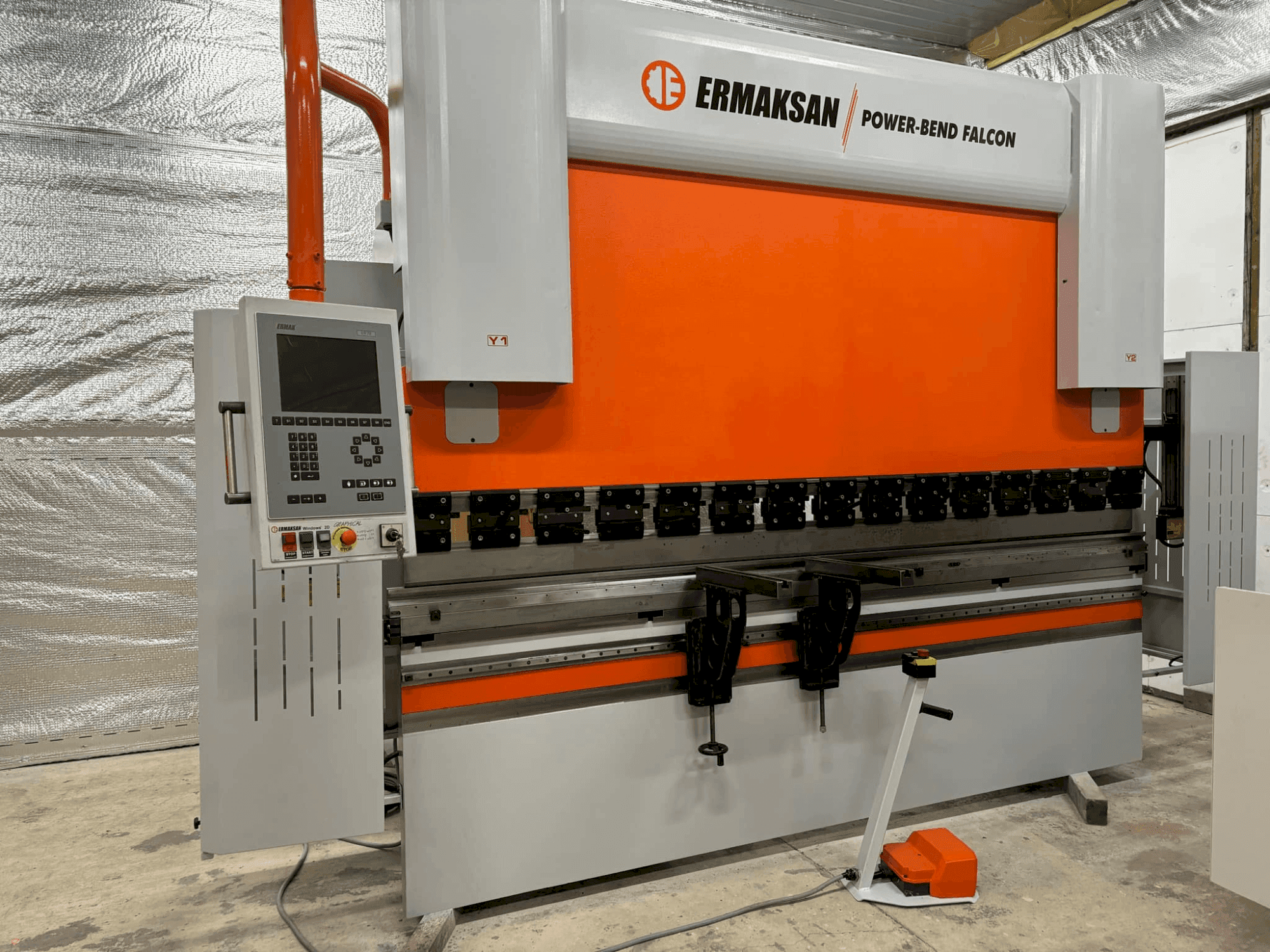 Vue de face de la machine ERMAKSAN POWER-BEND FALCON 3100X175