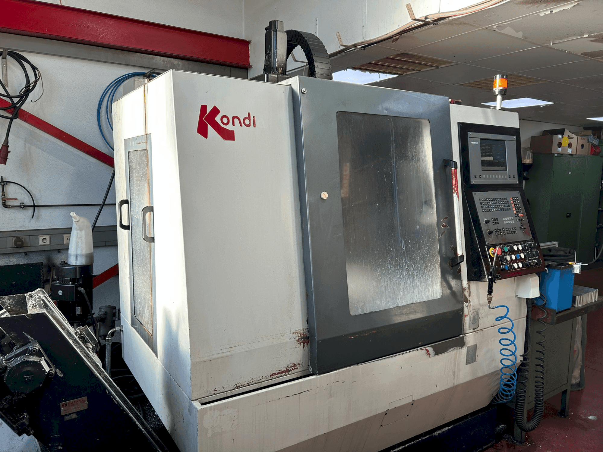 Vue de face de la machine KONDIA B-640