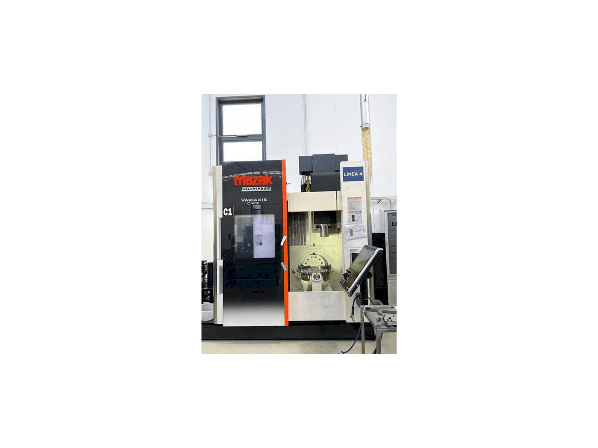 Vue de face de la machine Mazak VARIAXIS C 600