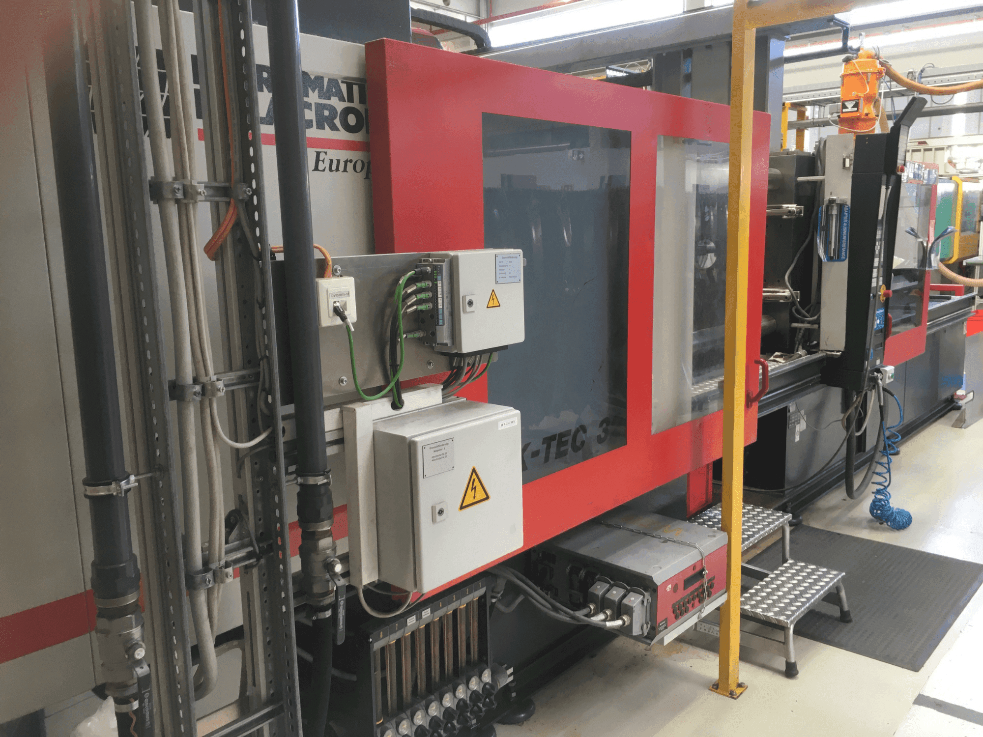 Vue de face de la machine FERROMATIK K-TEC 320 S