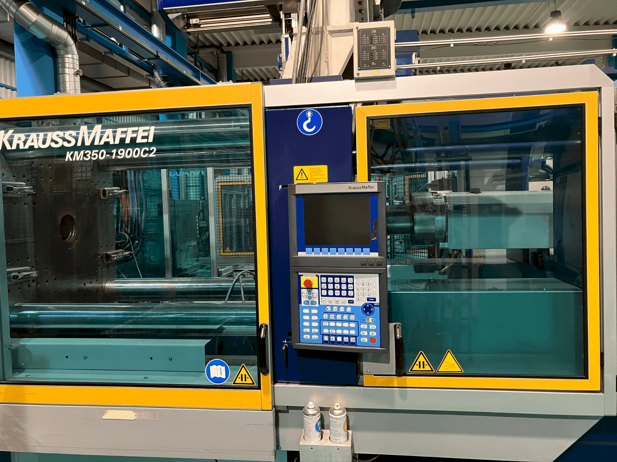 Vue de face de la machine Krauss Maffei KM350