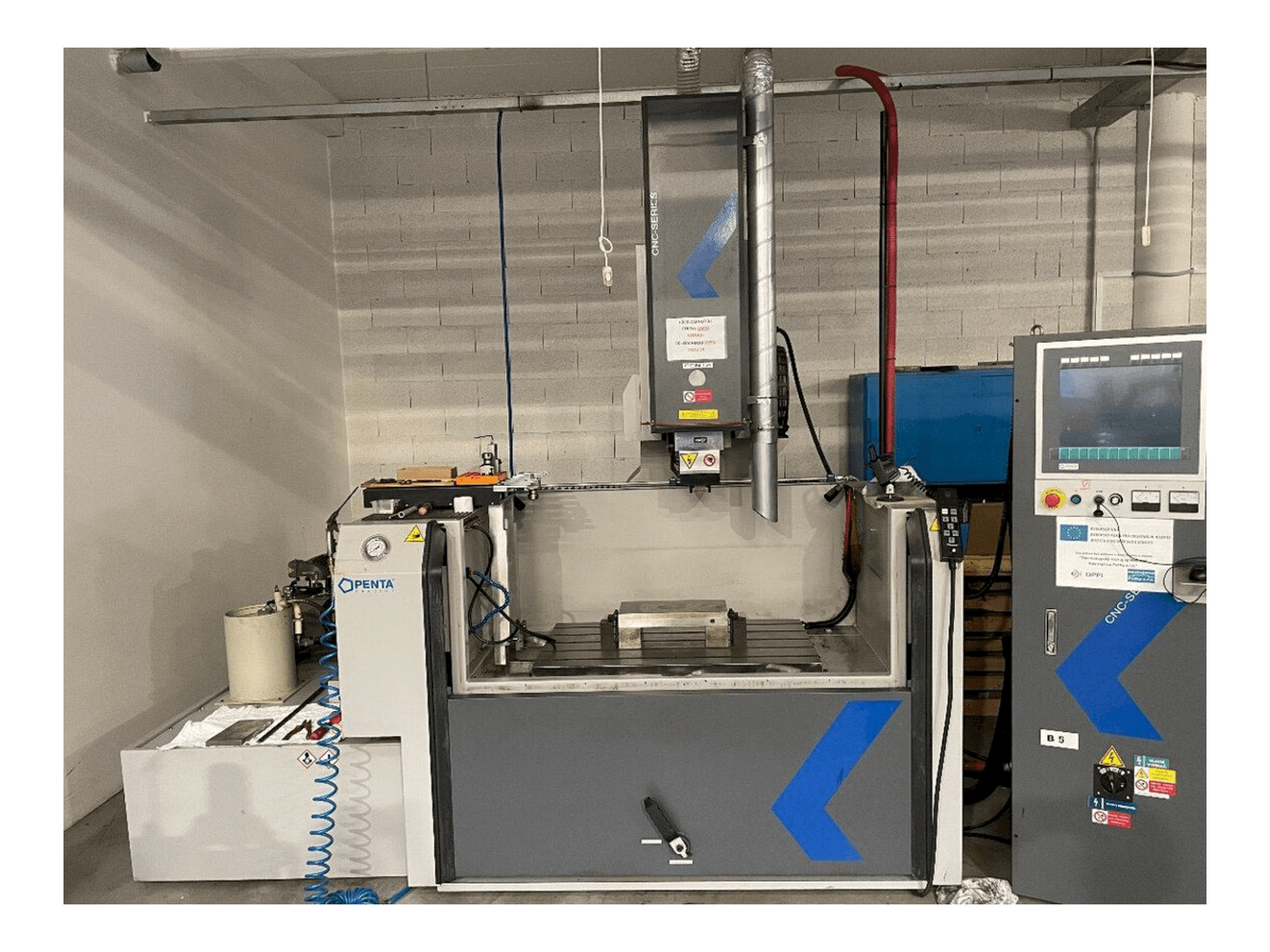 Vue de face de la machine PENTA 650G CNC