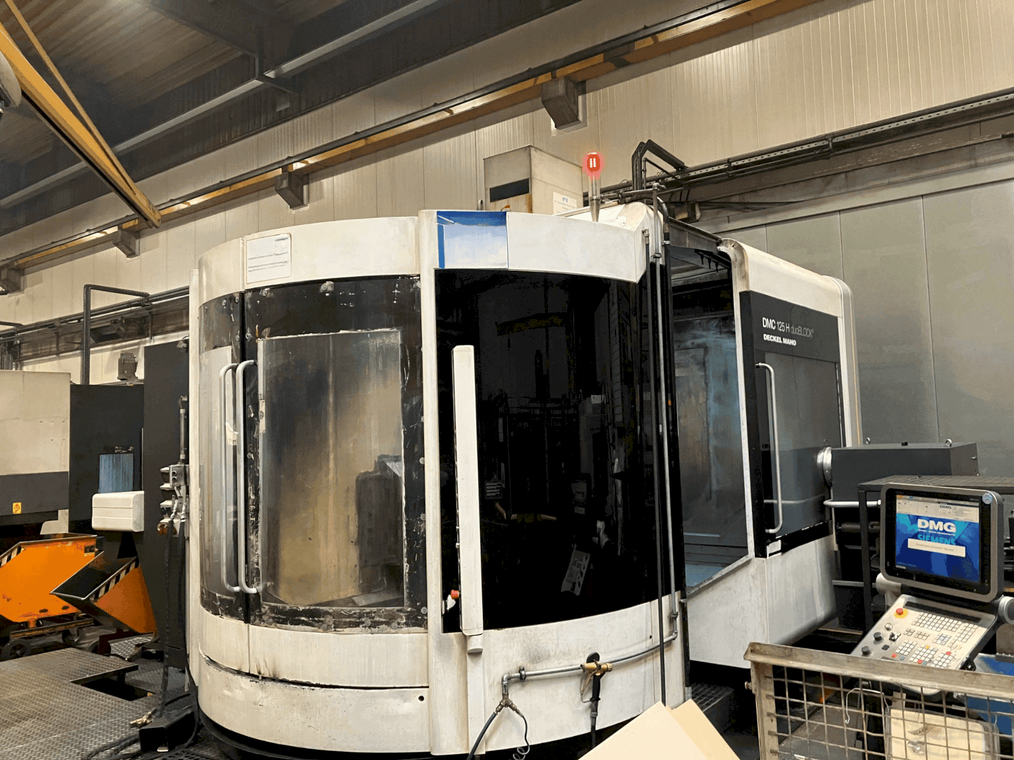 Vue de face de la machine DECKEL DMC 125 H duoBlock
