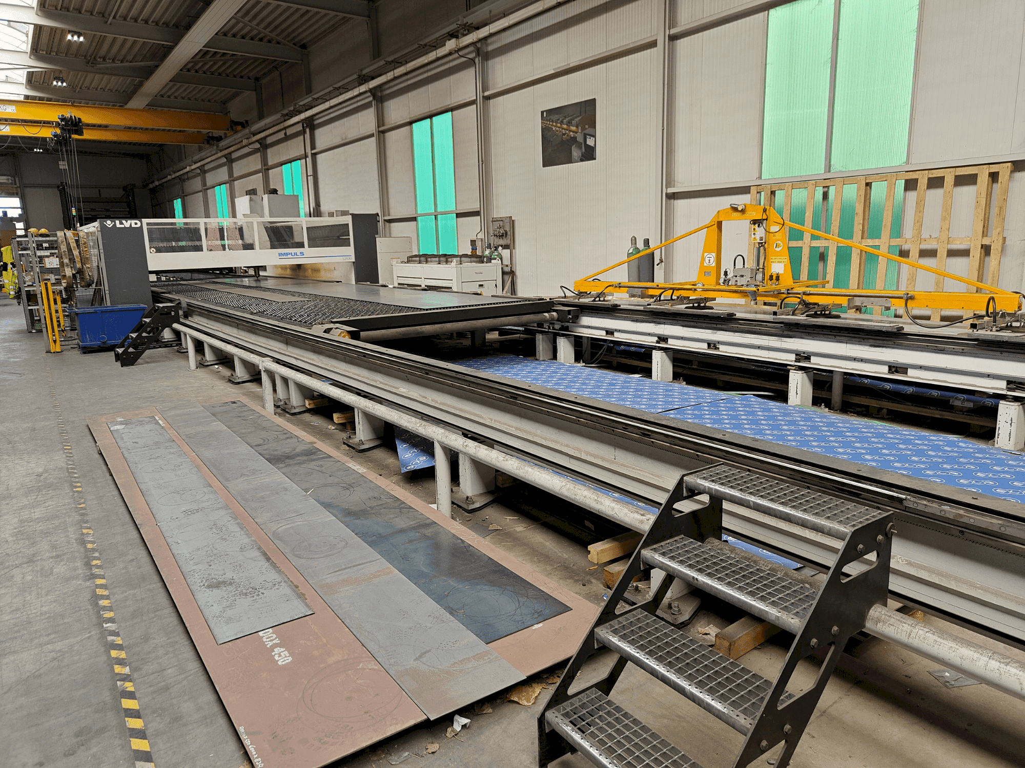 Vue de face de la machine LVD IMPULS 125 30