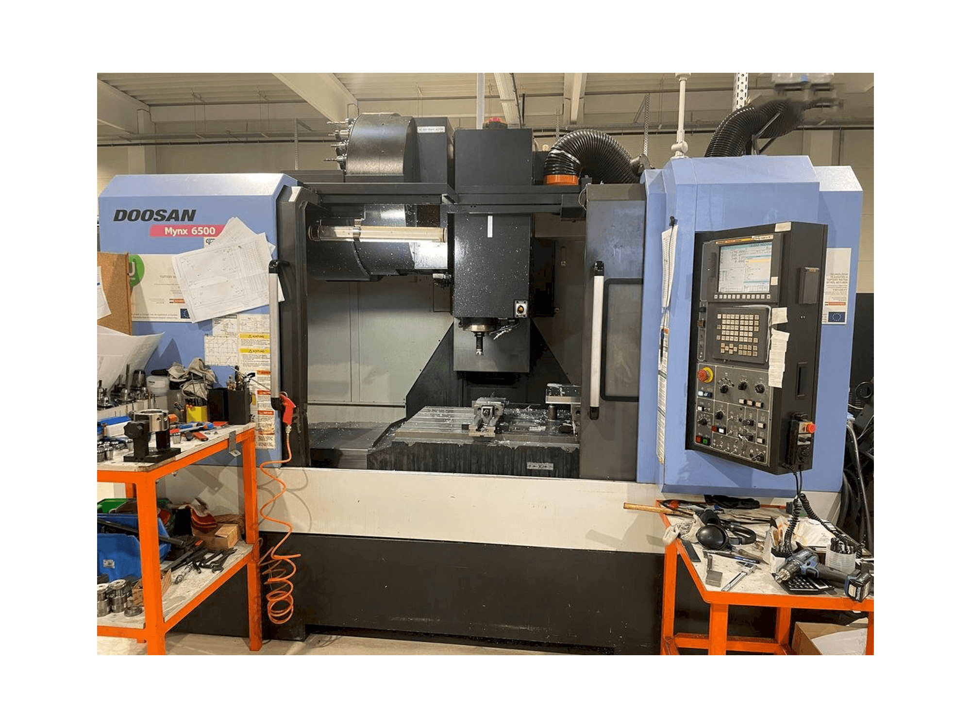 Vue de face de la machine Doosan MYNX DNM 6500