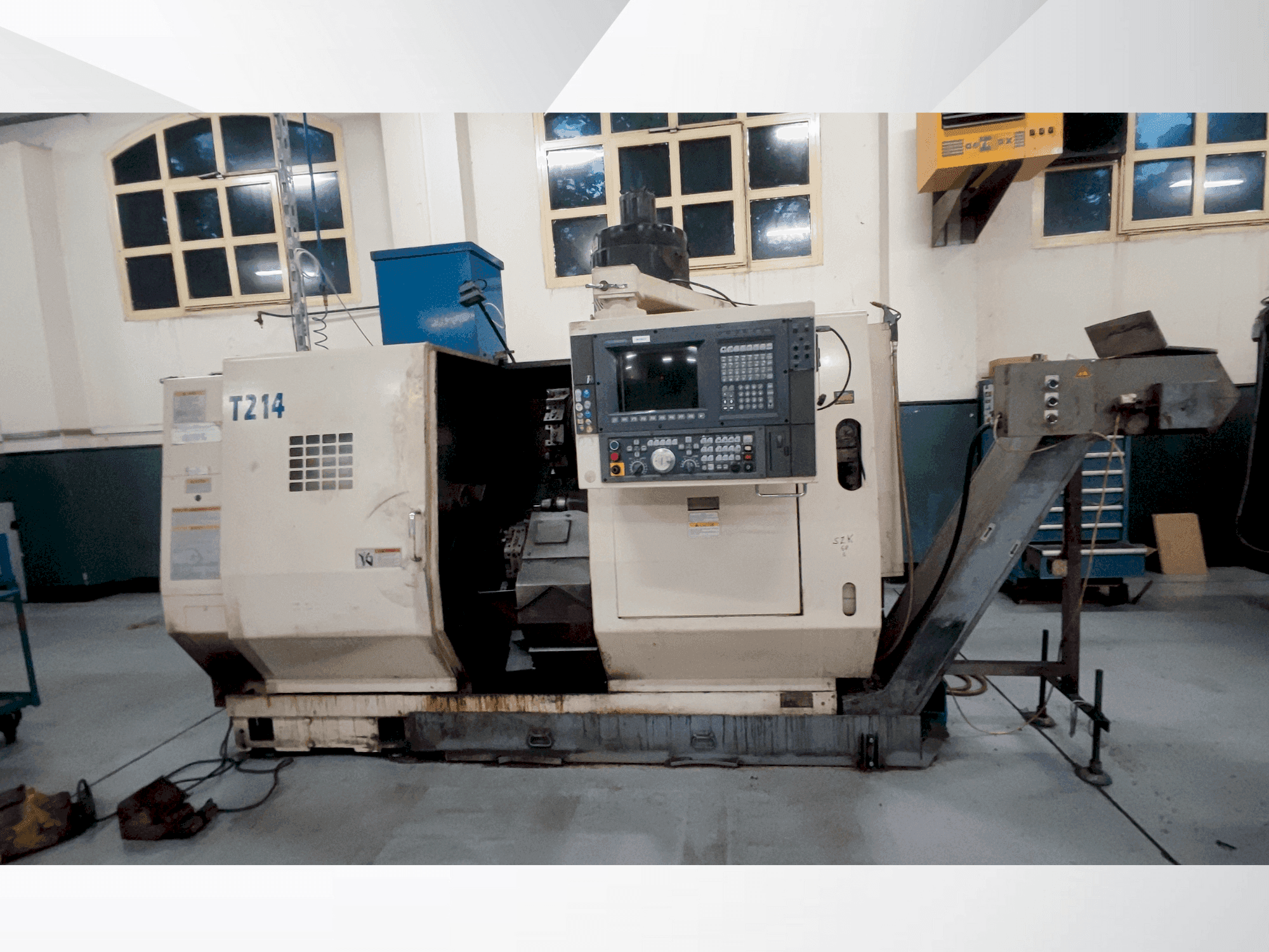 Vue de face de la machine Okuma LU 15