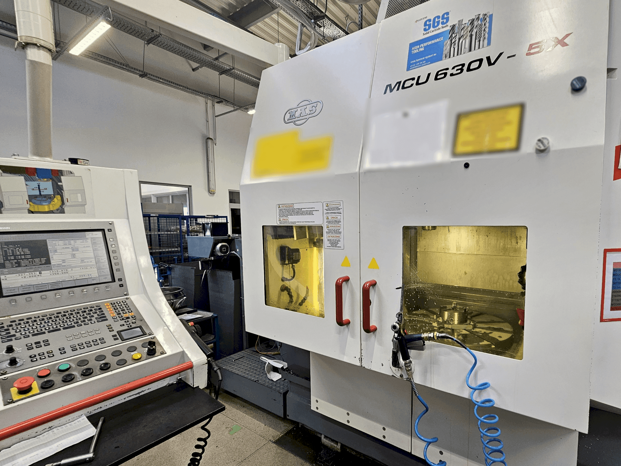 Vue latérale de la machine KOVOSVIT MAS MCU 630V-5X