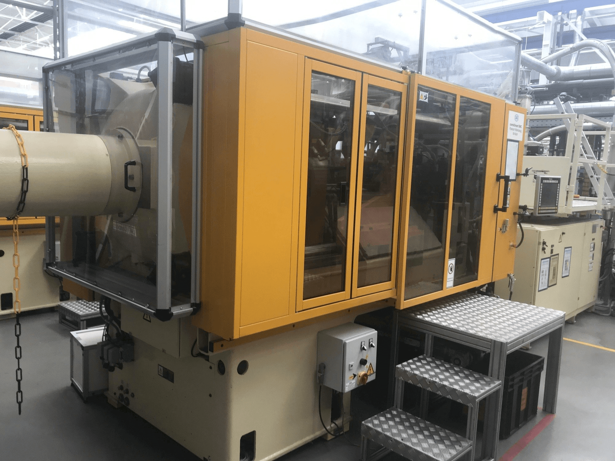 Vue de face de la machine Husky H300 RS 55/50
