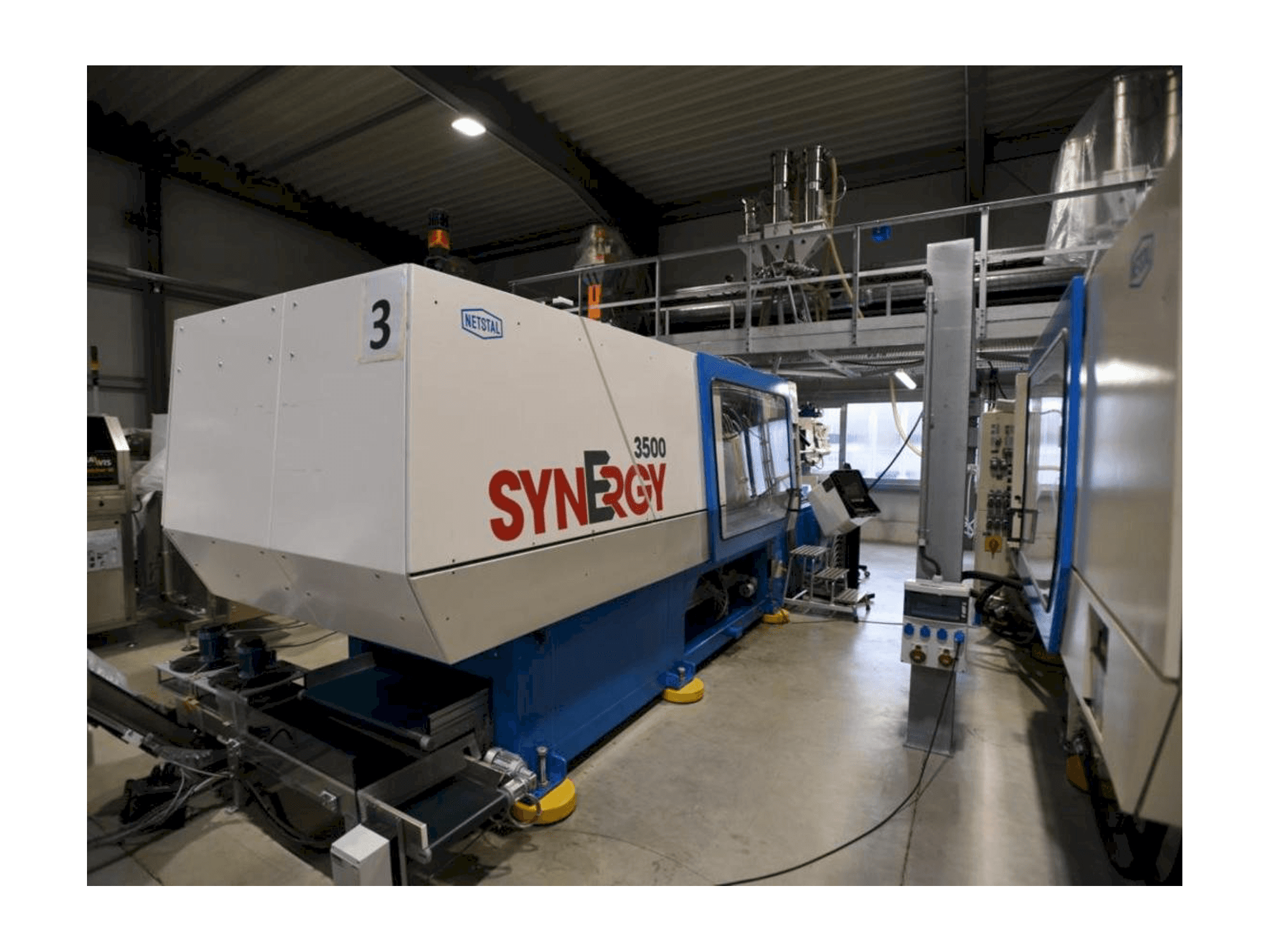 Vue de face de la machine Netstal SynErgy 3500-2150