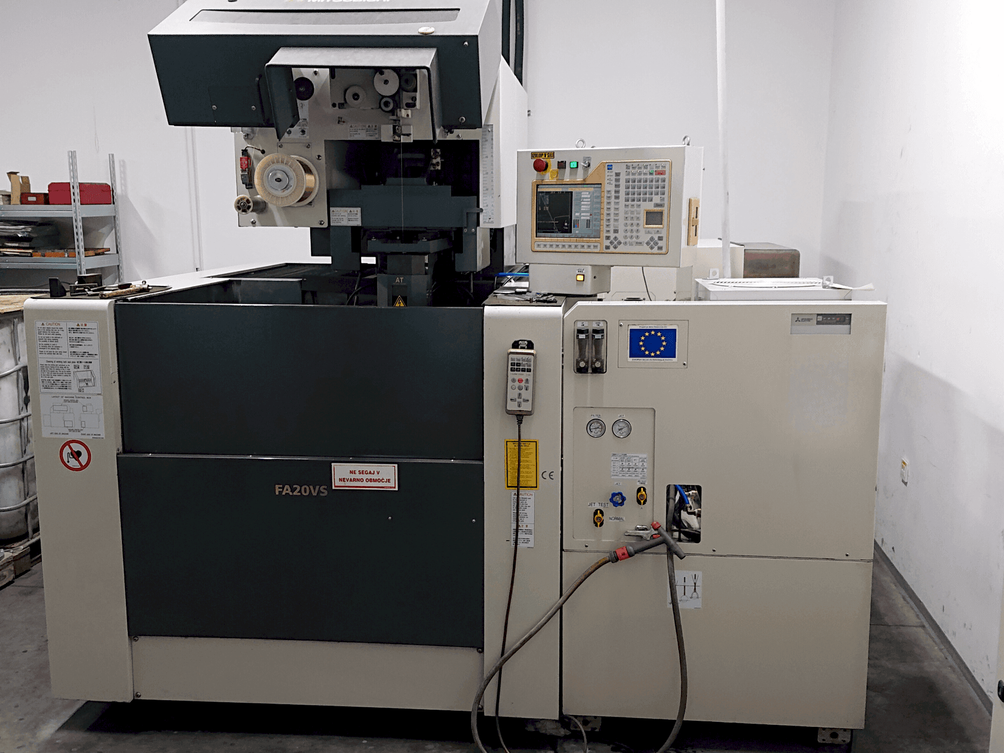 Vue de face de la machine Mitsubishi Electric FA20-VS