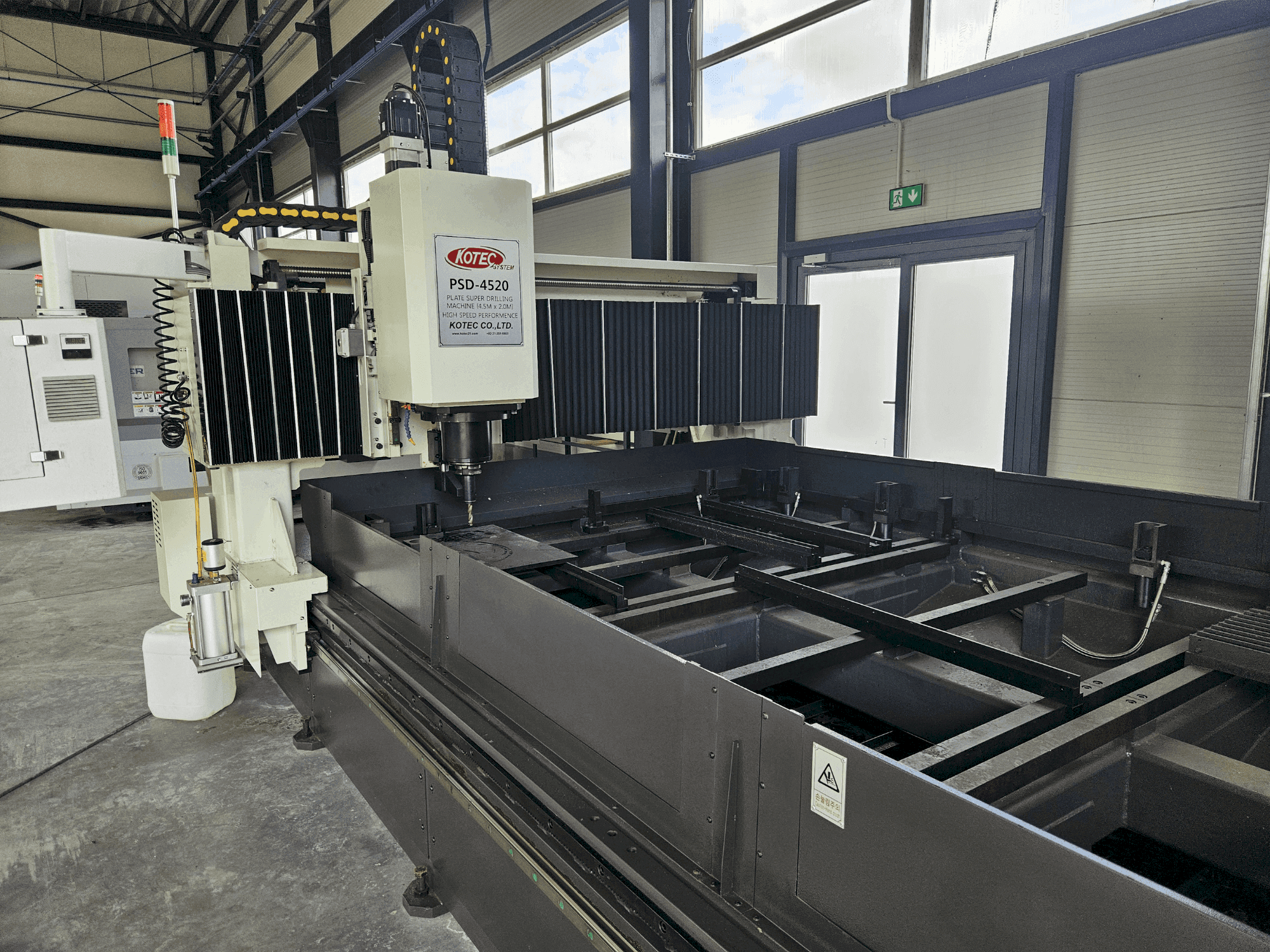 Vue de face de la machine KOTEC PSD-4520