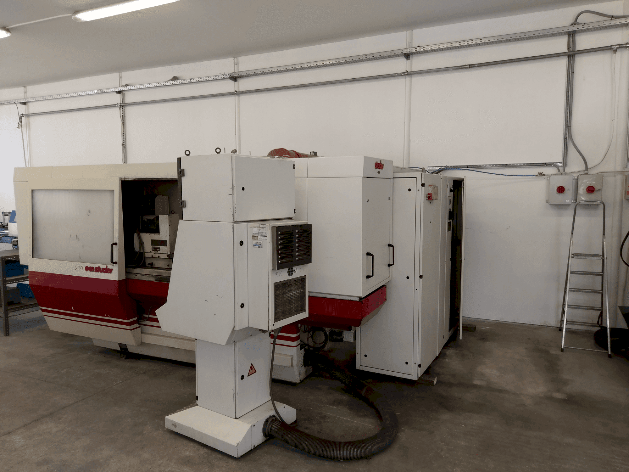 Vue de face de la machine STUDER S40