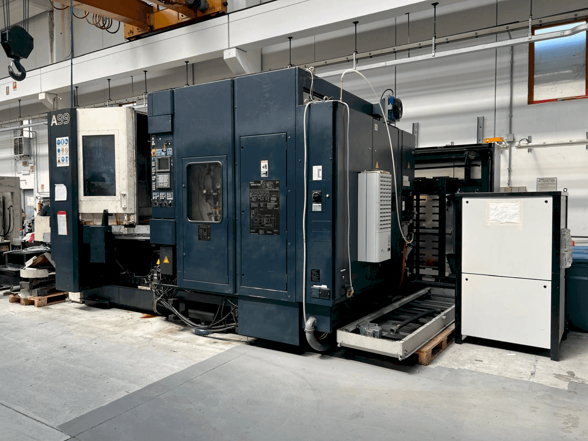 Vue de face de la machine Makino A99-A132