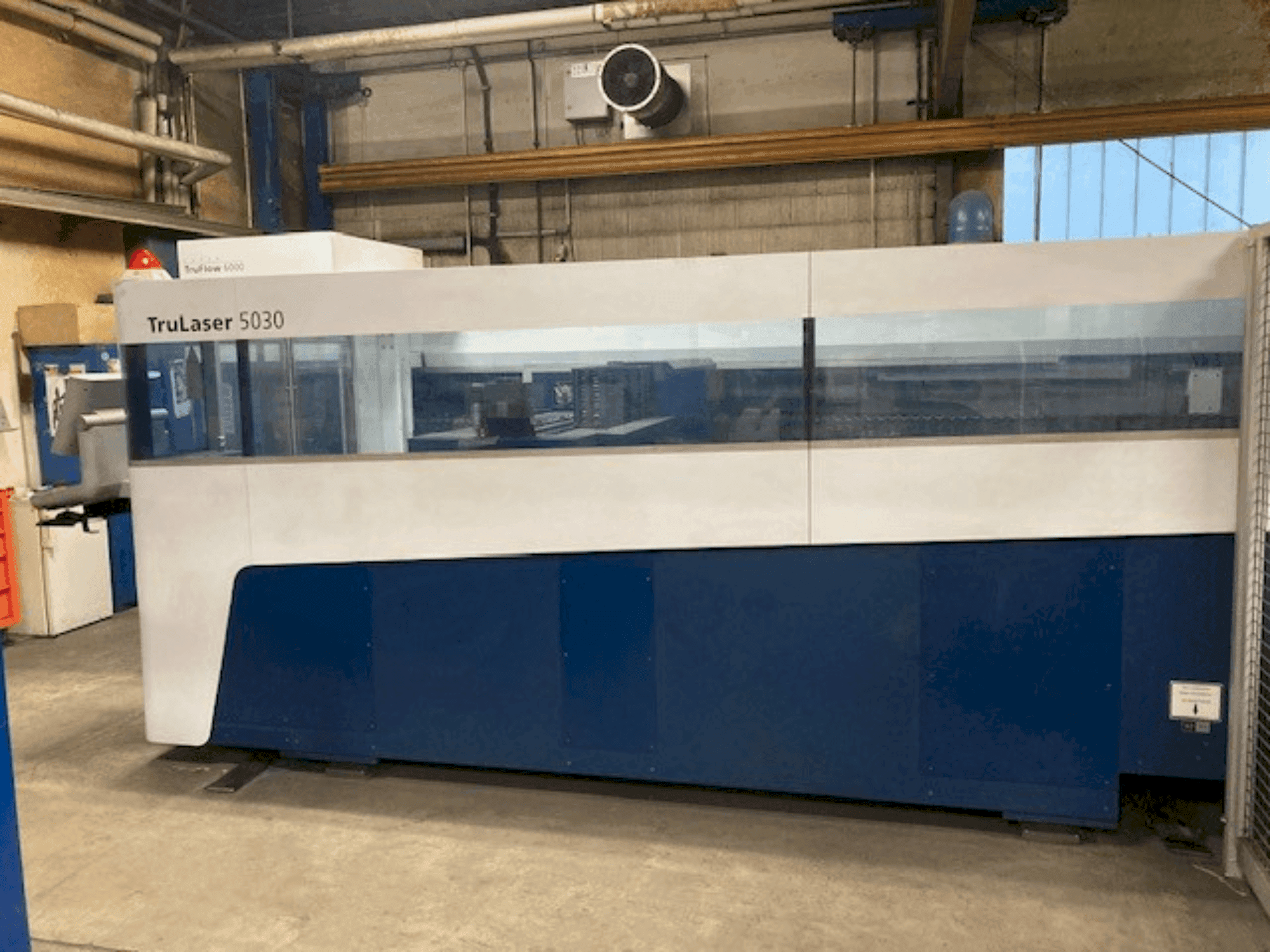 Vue de face de la machine TRUMPF TruLaser 5030 (L52)