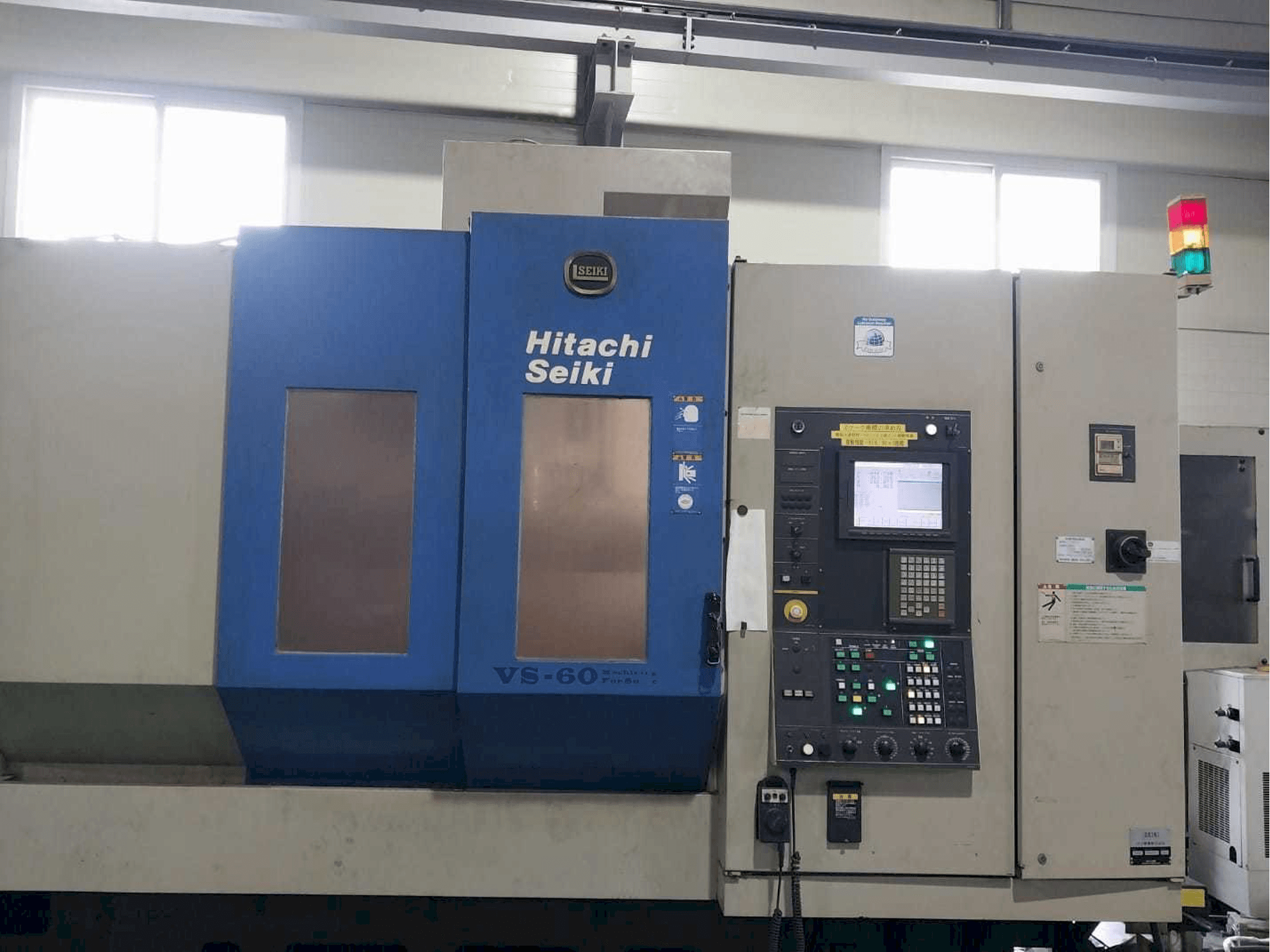 Vue de face de la machine HITACHI SEIKI VS60