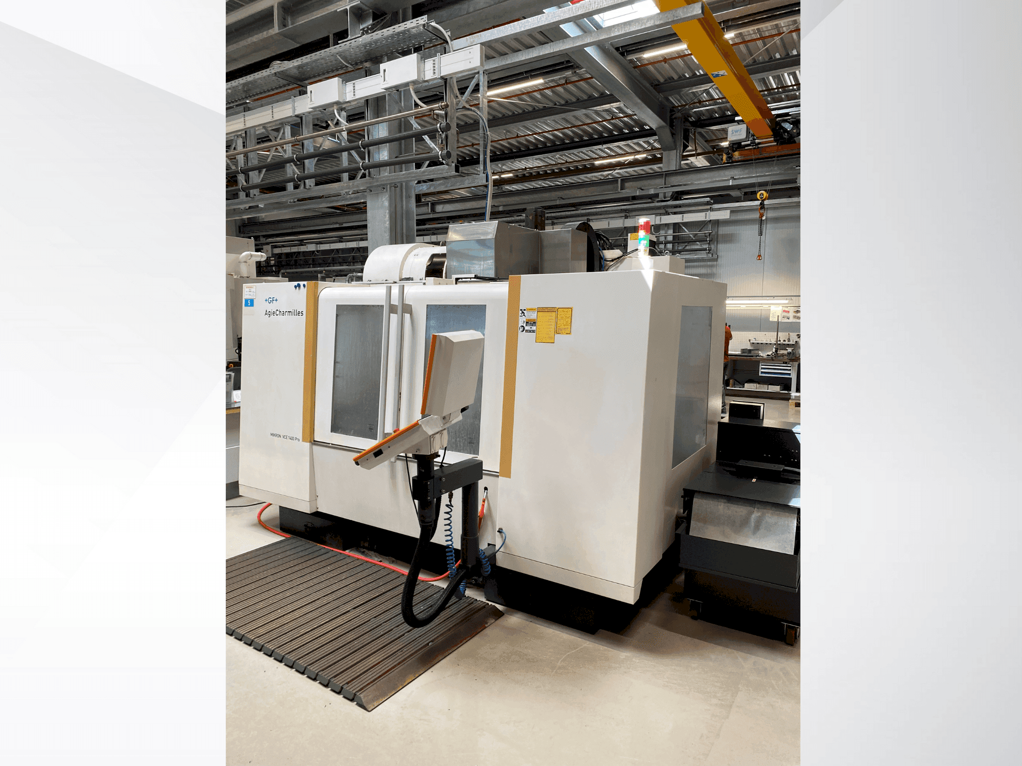 Vue de face de la machine +GF+ AgieCharmilles MIKRON VCE 1400 PRO (2012)